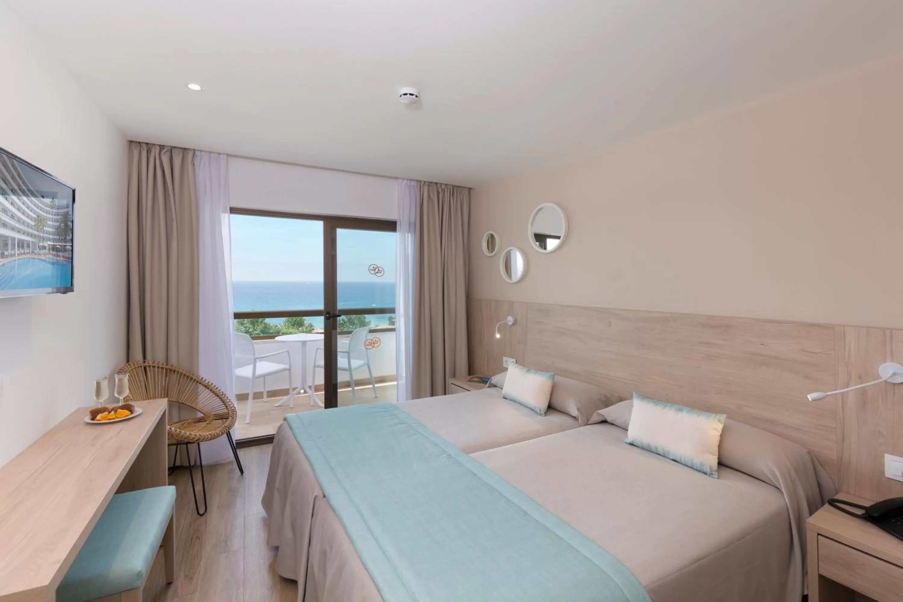 Twin Room with Sea View in HSM Linda Playa