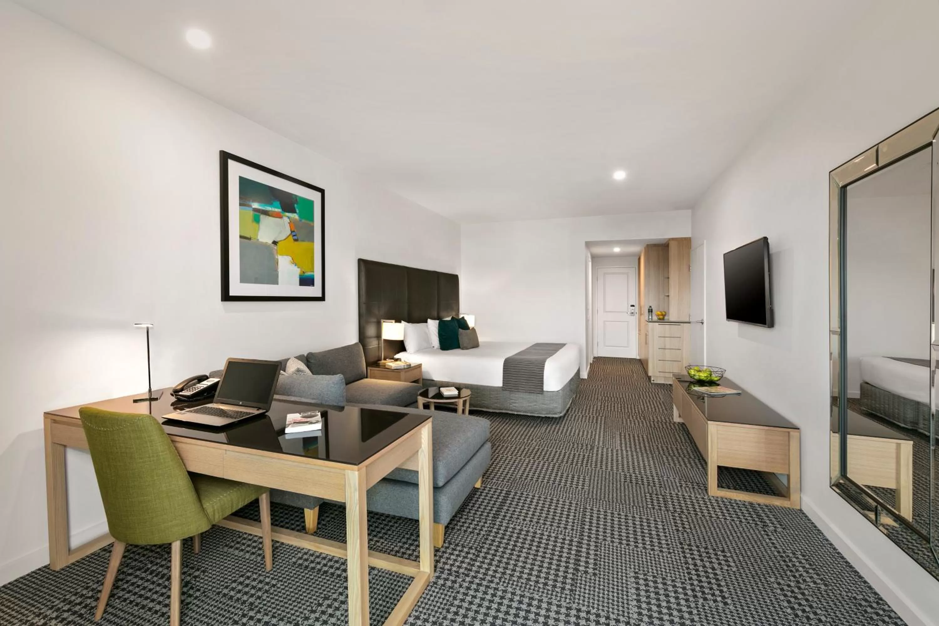 King Room in Quality Hotel Parklake Shepparton