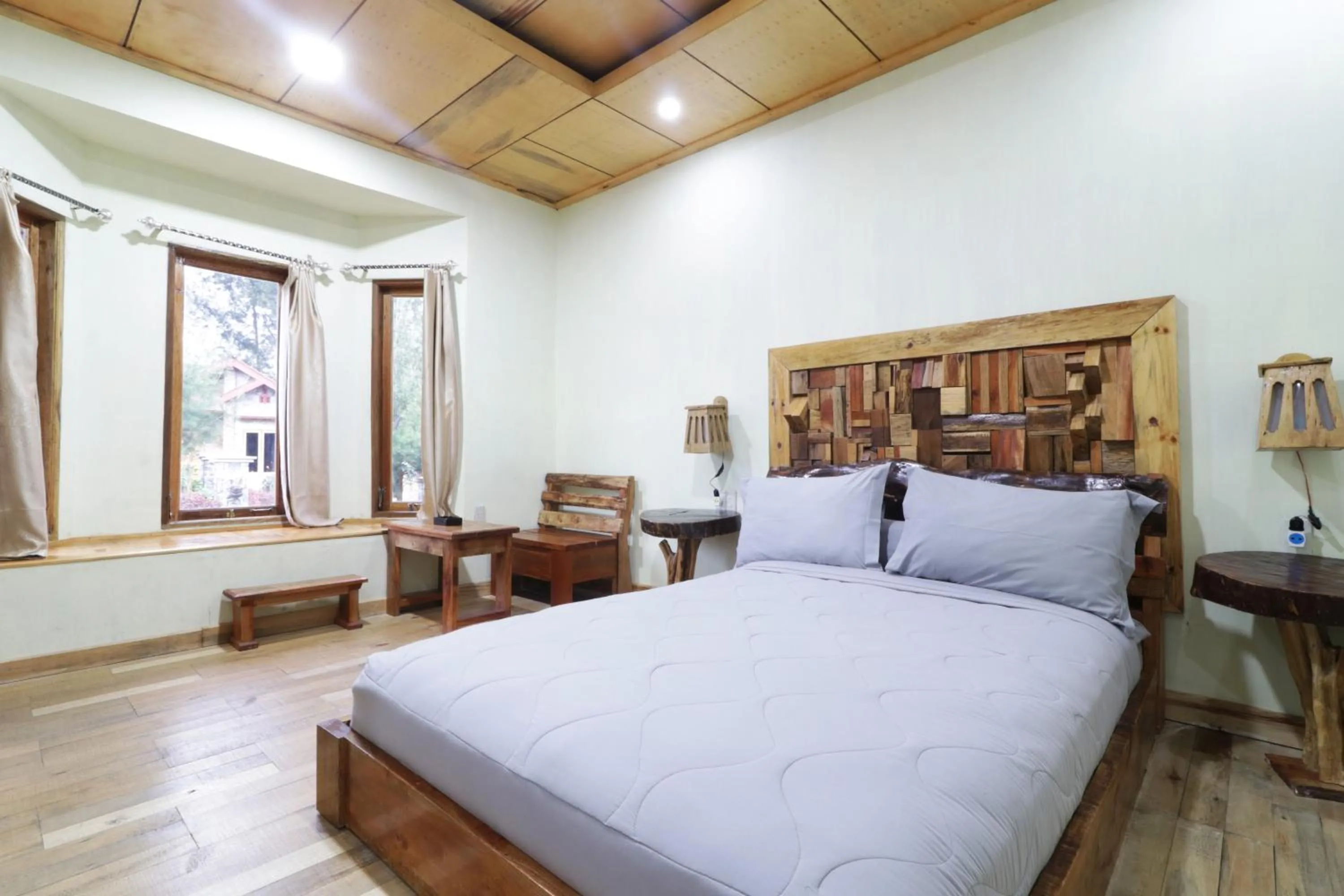 Superior Double Room in Alloyna Country Cottage Brastagi