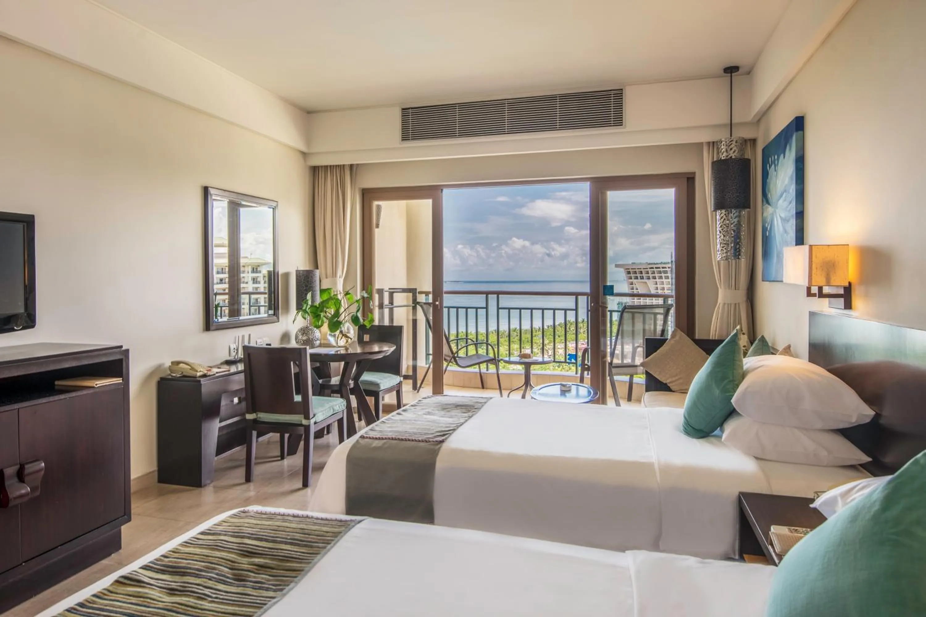 Deluxe Twin Room with Sea View in Howard Johnson Resort Sanya Bay