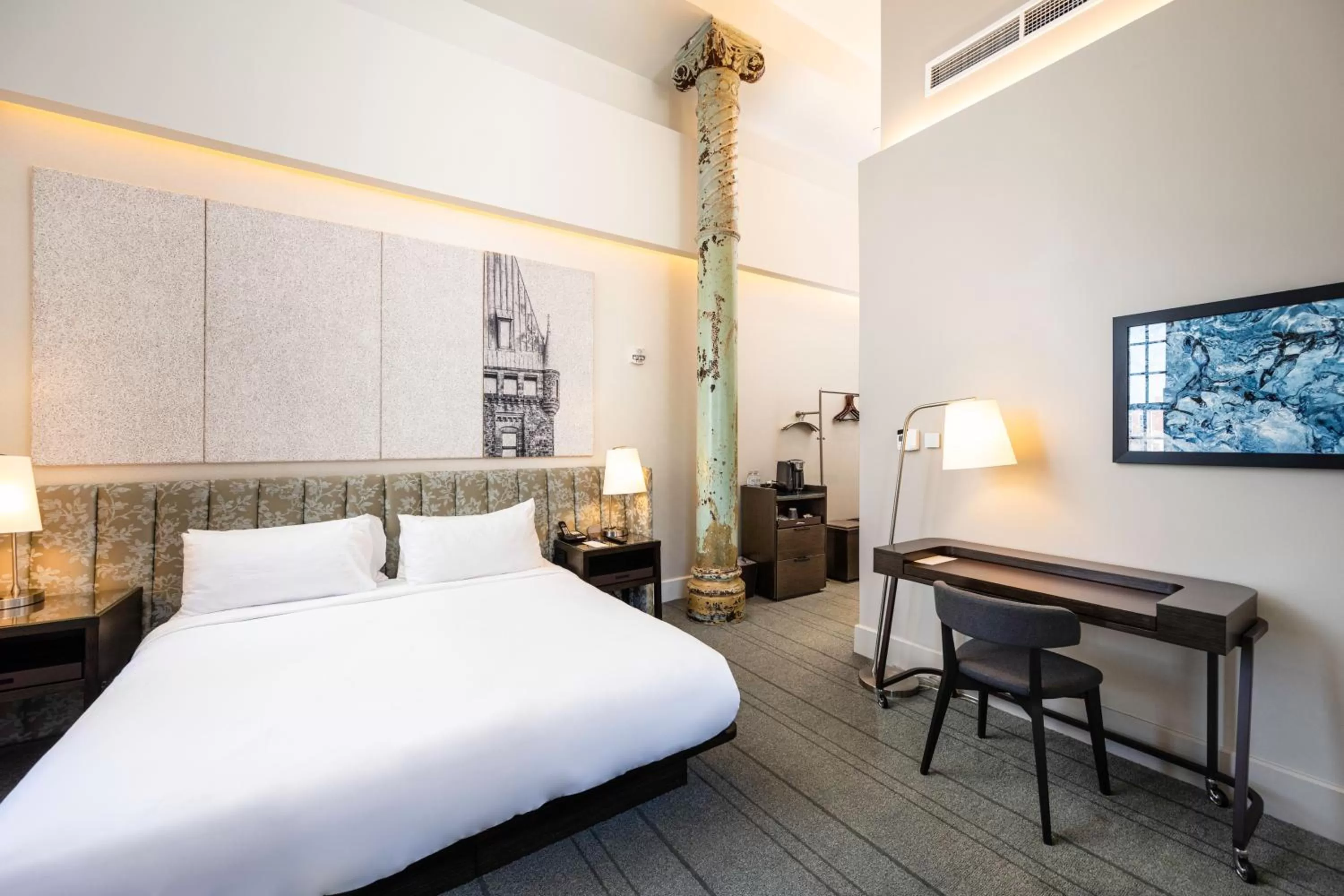 King Room in The Richardson Hotel