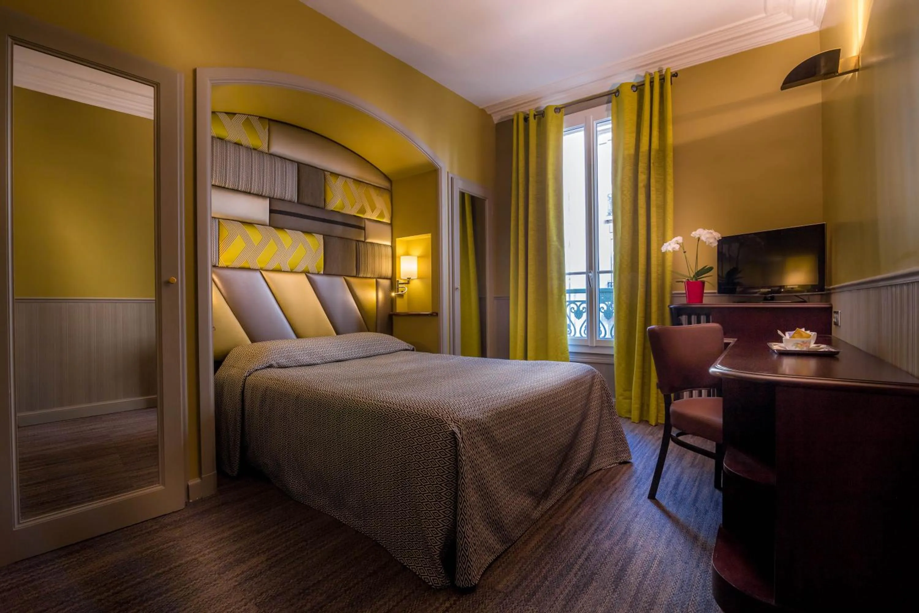 Superior Double Room in Hotel Concortel Paris