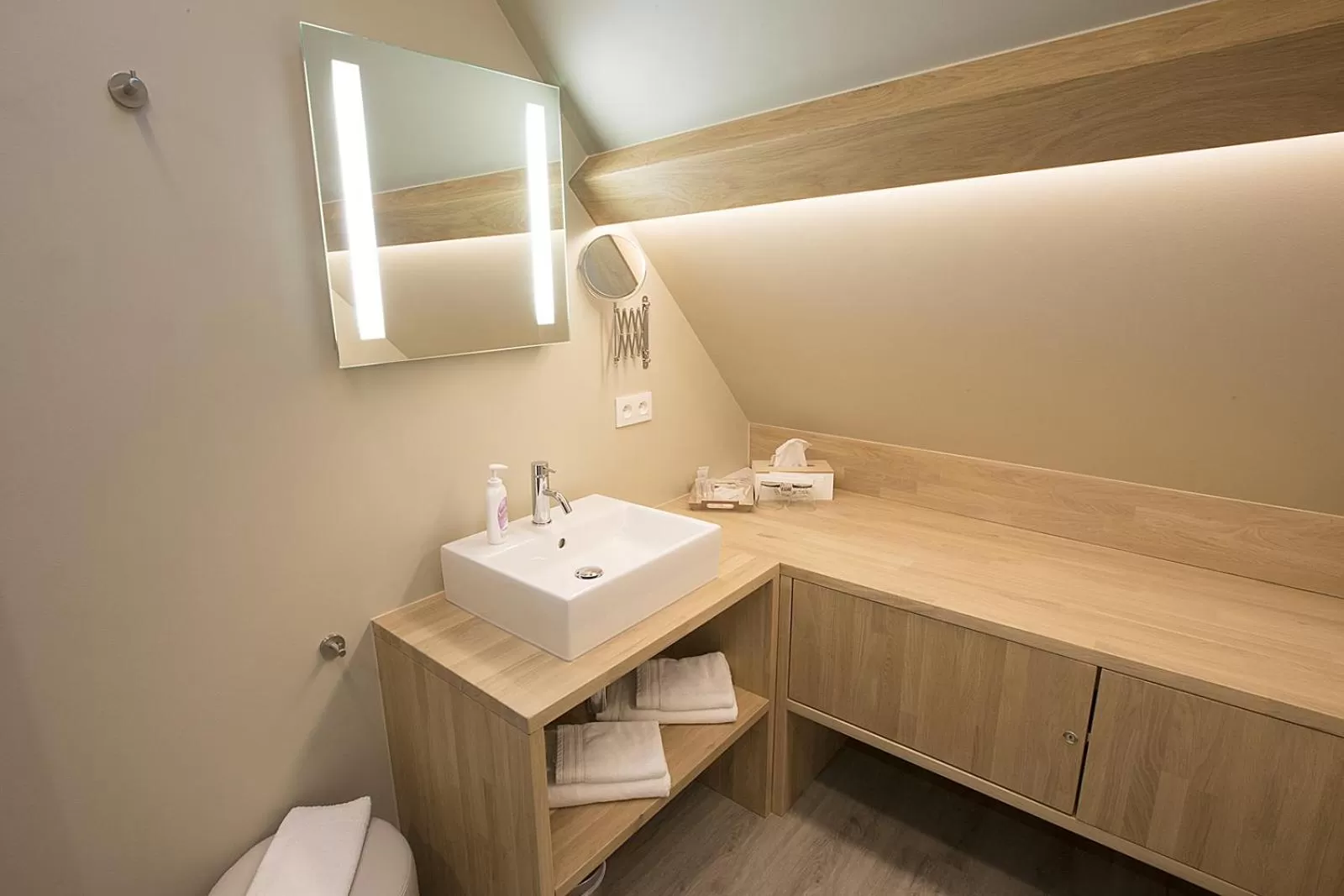 Superior Double or Twin Room with City View in B&B Herenhuis