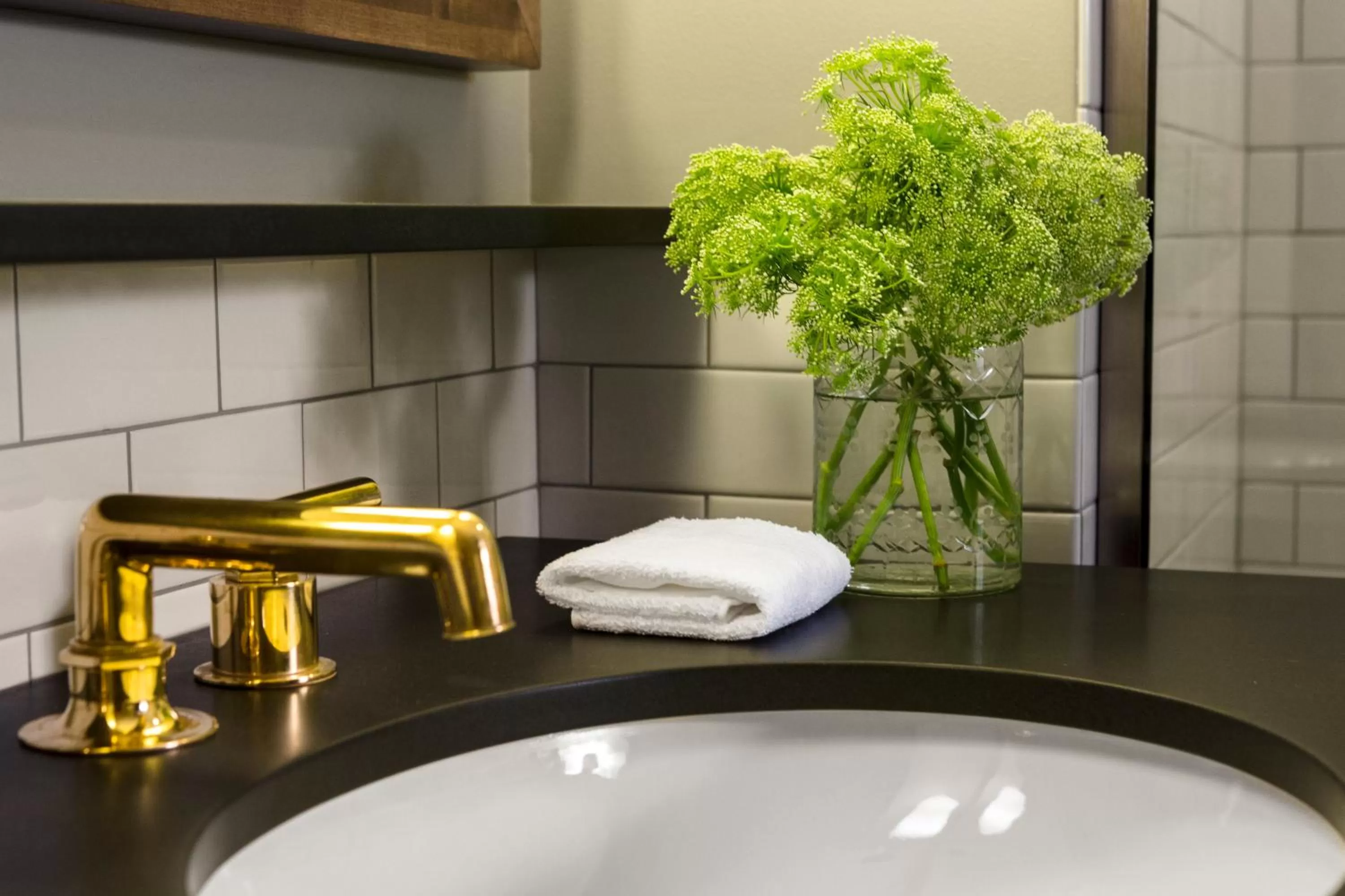 One-Bedroom King Suite with Tub and Walk-In Shower in Kimpton Journeyman Hotel by IHG