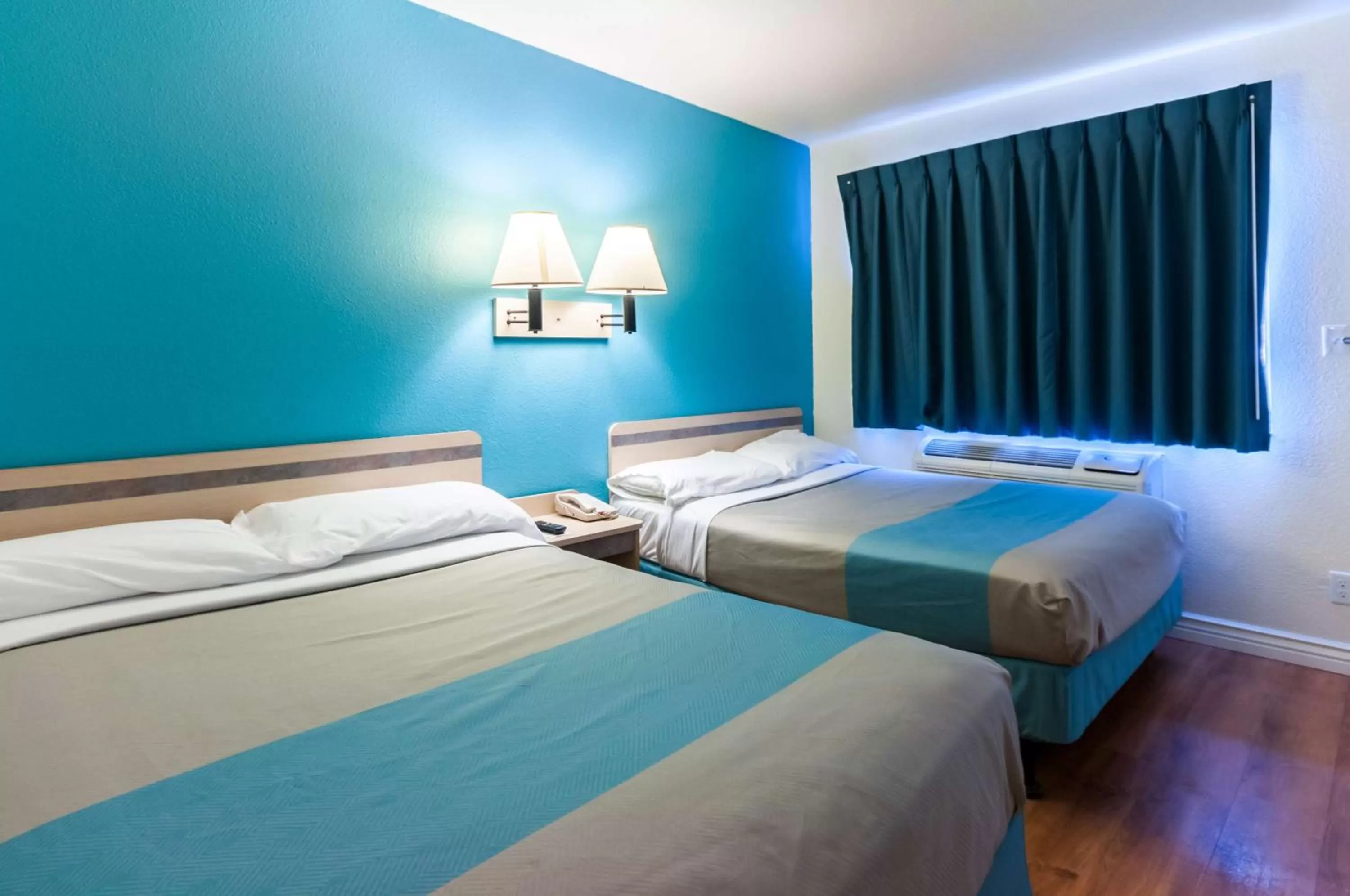 Deluxe Quadruple Room - Non-Smoking in Motel 6-Green River, UT