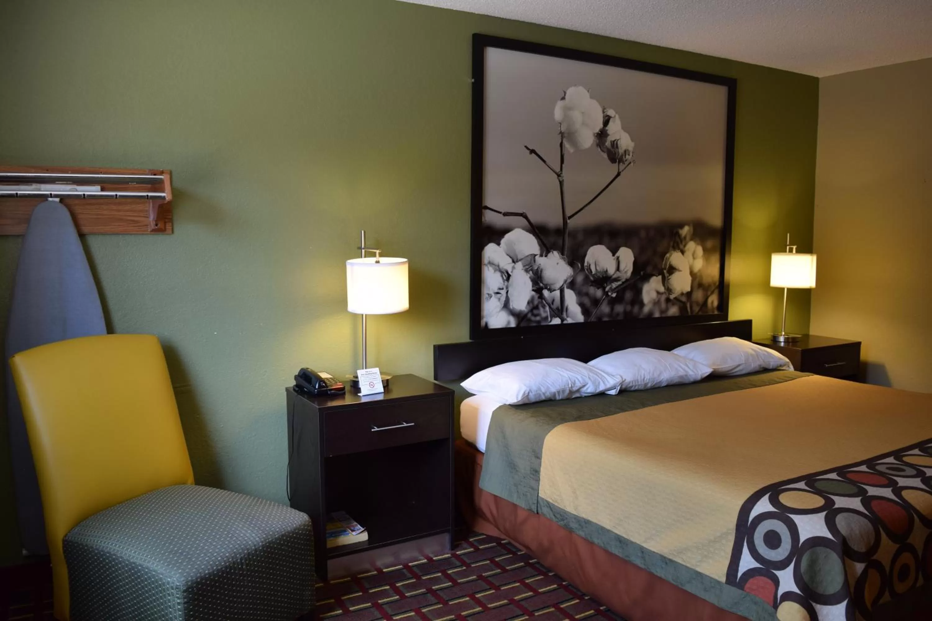King Room - Non-Smoking in Super 8 by Wyndham Homewood Birmingham Area