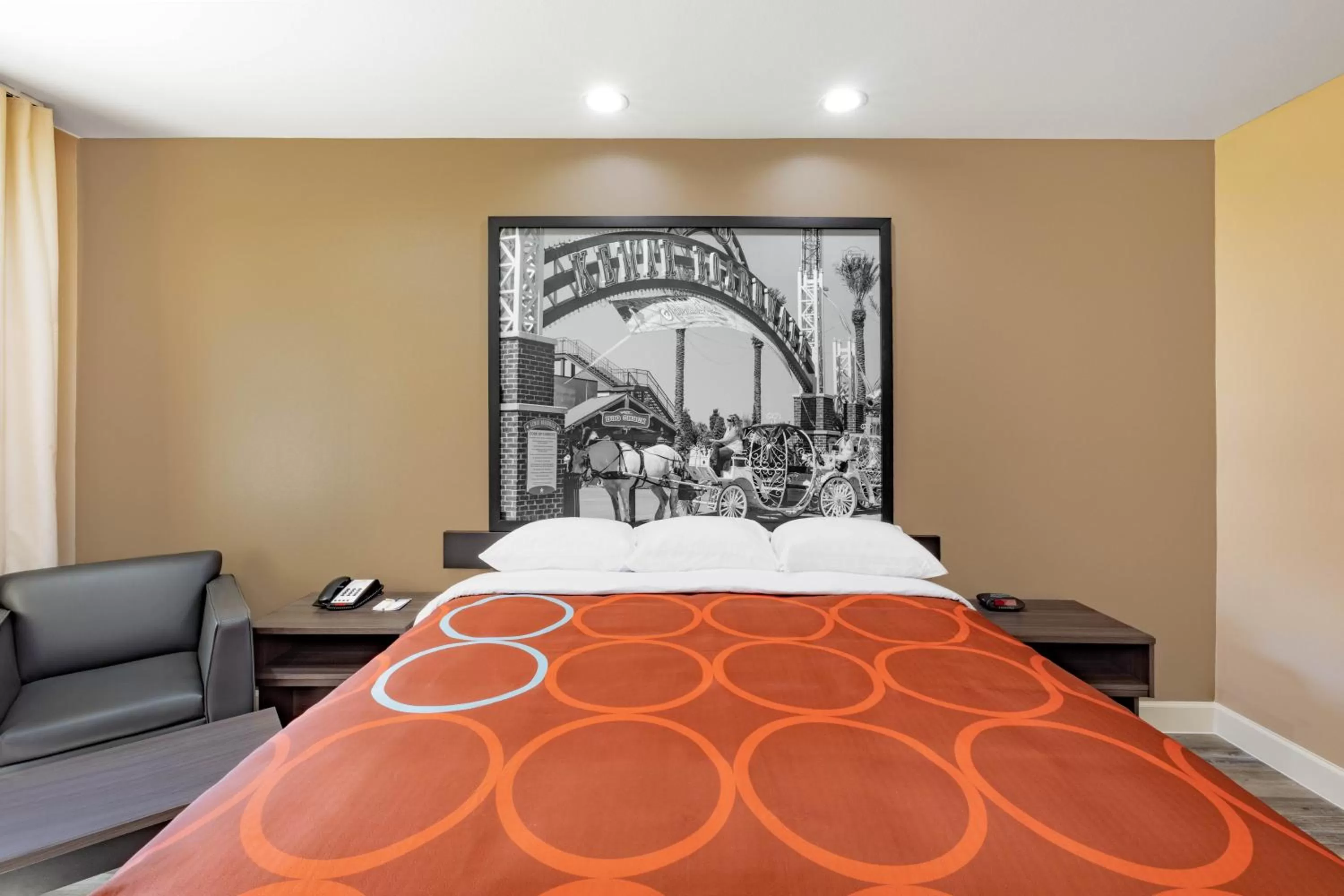 1 King Bed, Hearing Impaired Efficiency Room, Non-Smoking in Super 8 by Wyndham Houston NW Beltway 8-West Rd