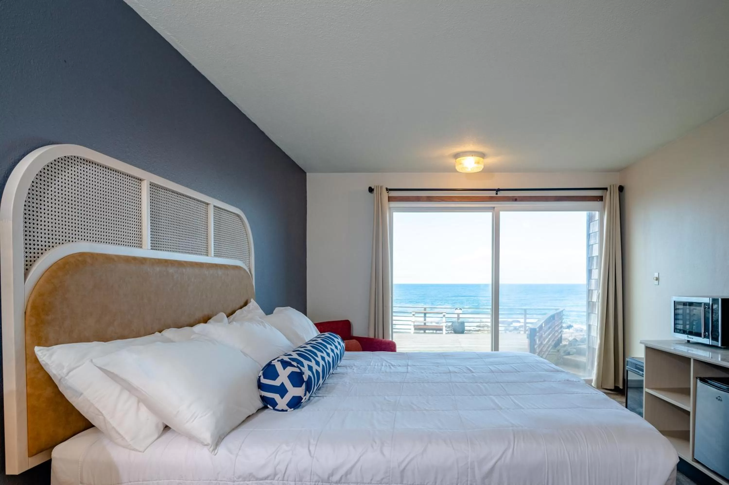 Standard Queen Room in Seagull Beachfront Inn