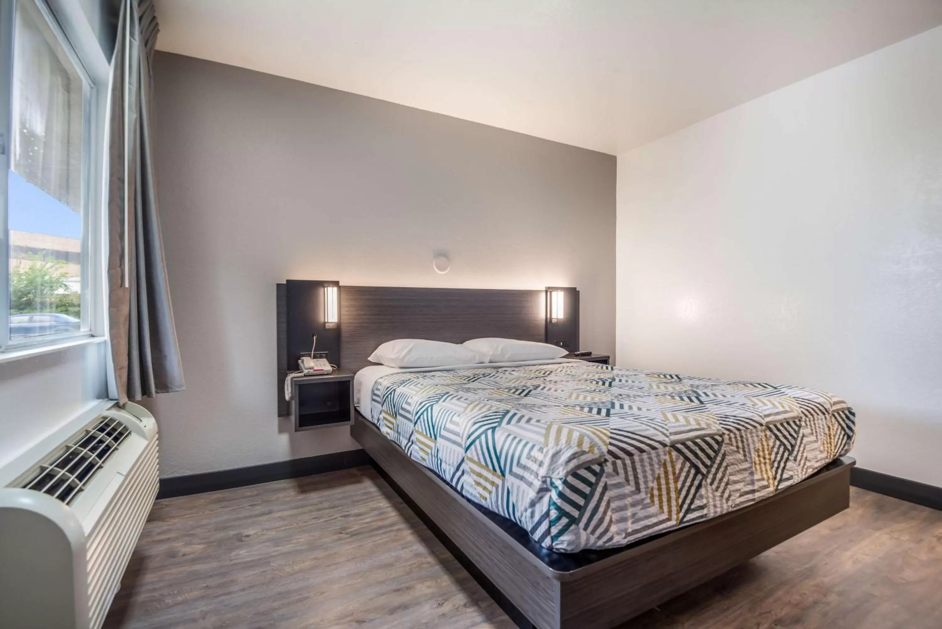 Queen Room - Disability Access - Roll in Shower in Motel 6-College Station, TX - Bryan