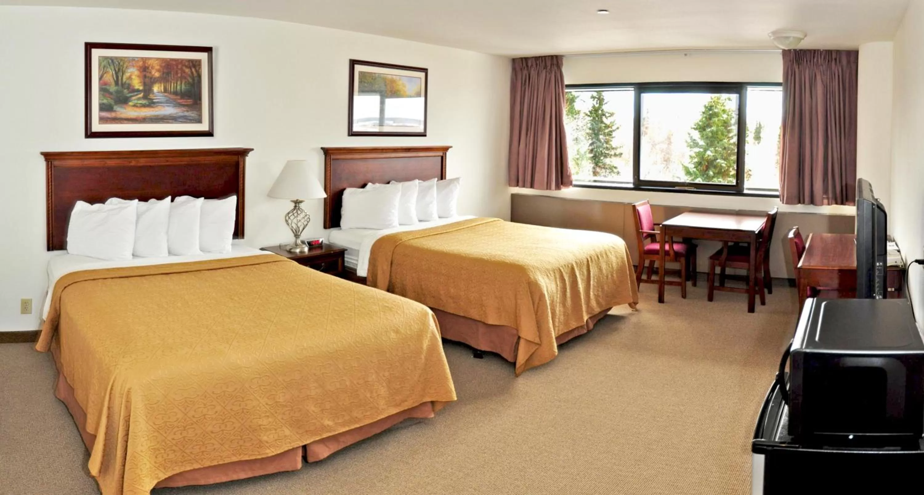 Queen Room with Two Queen Beds in Alex Hotel and Suites