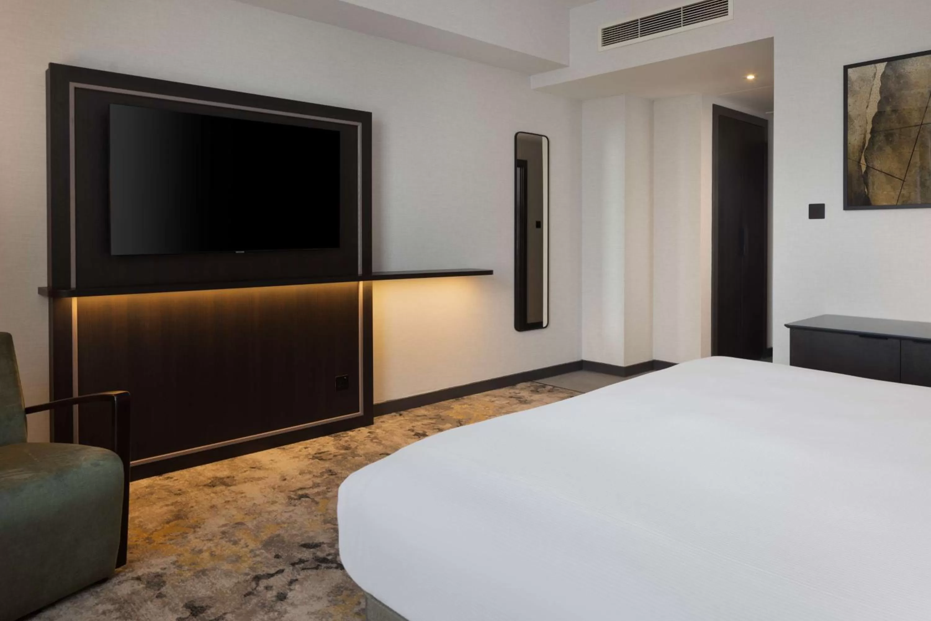 King Executive Room with Castle View in Hilton Cardiff