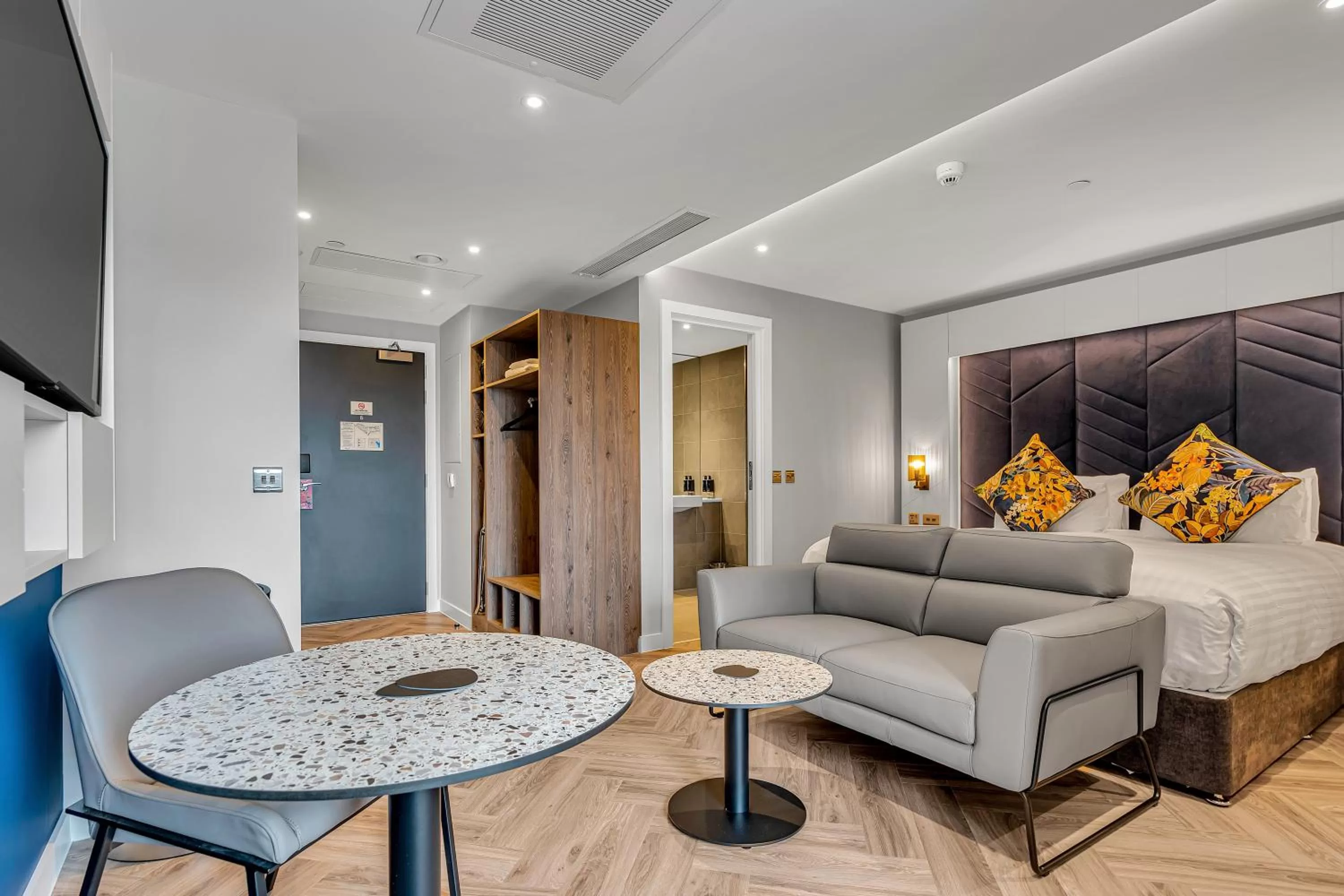 Grande Studio in Roomzzz Edinburgh