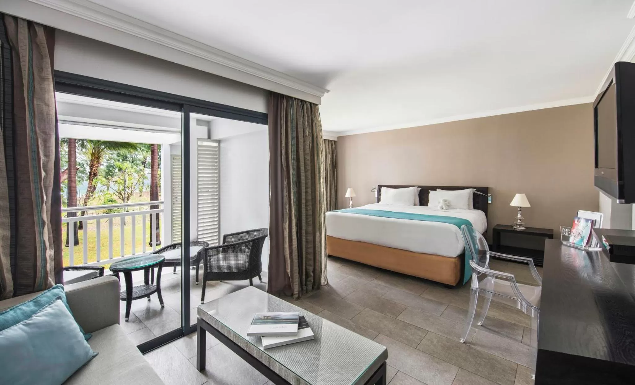 Junior Suite - single occupancy in LUX* Saint Gilles Resort