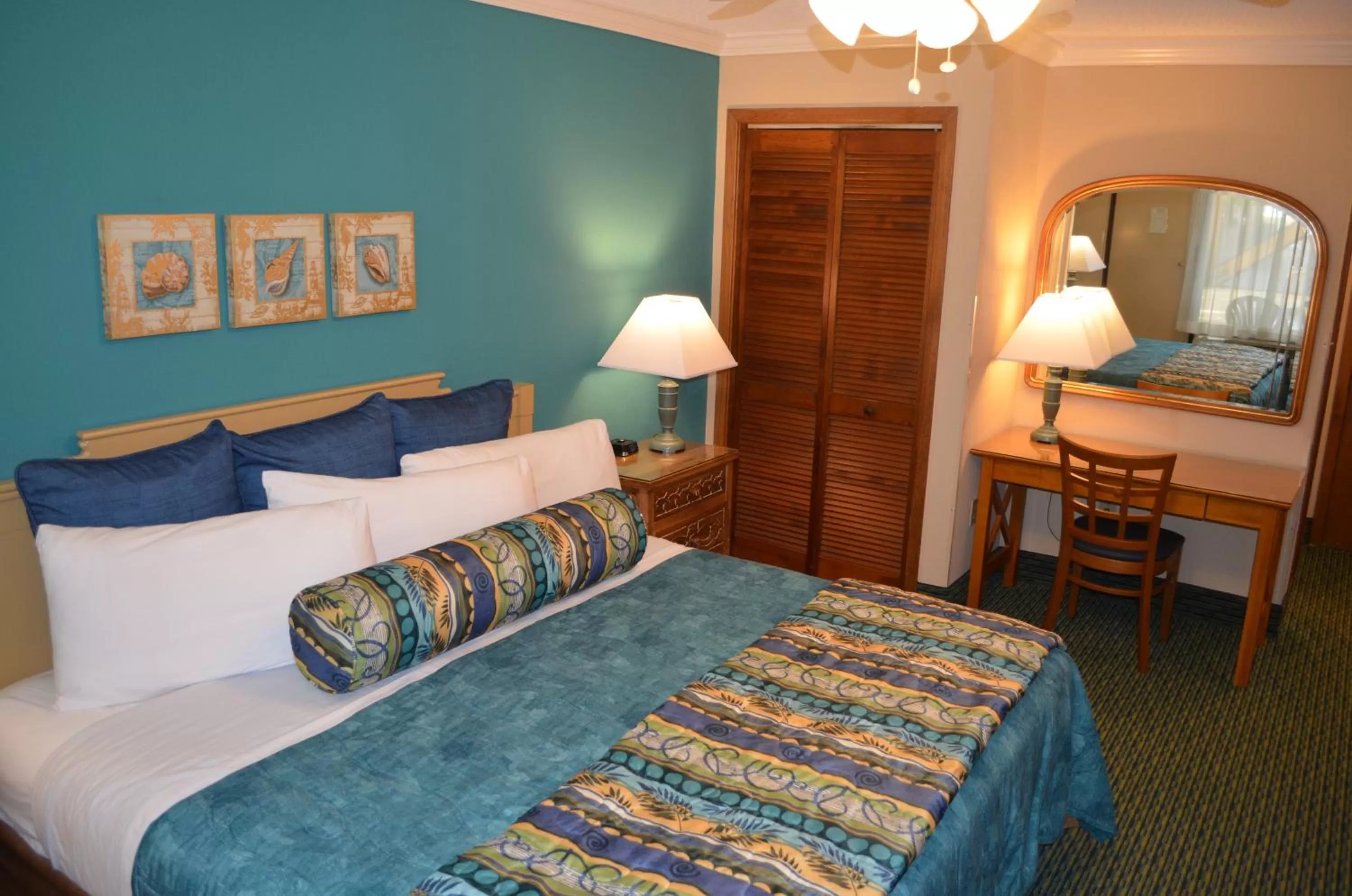 Executive King Room with Pool View  - Non-Smoking in Sun Viking Lodge - Daytona Beach