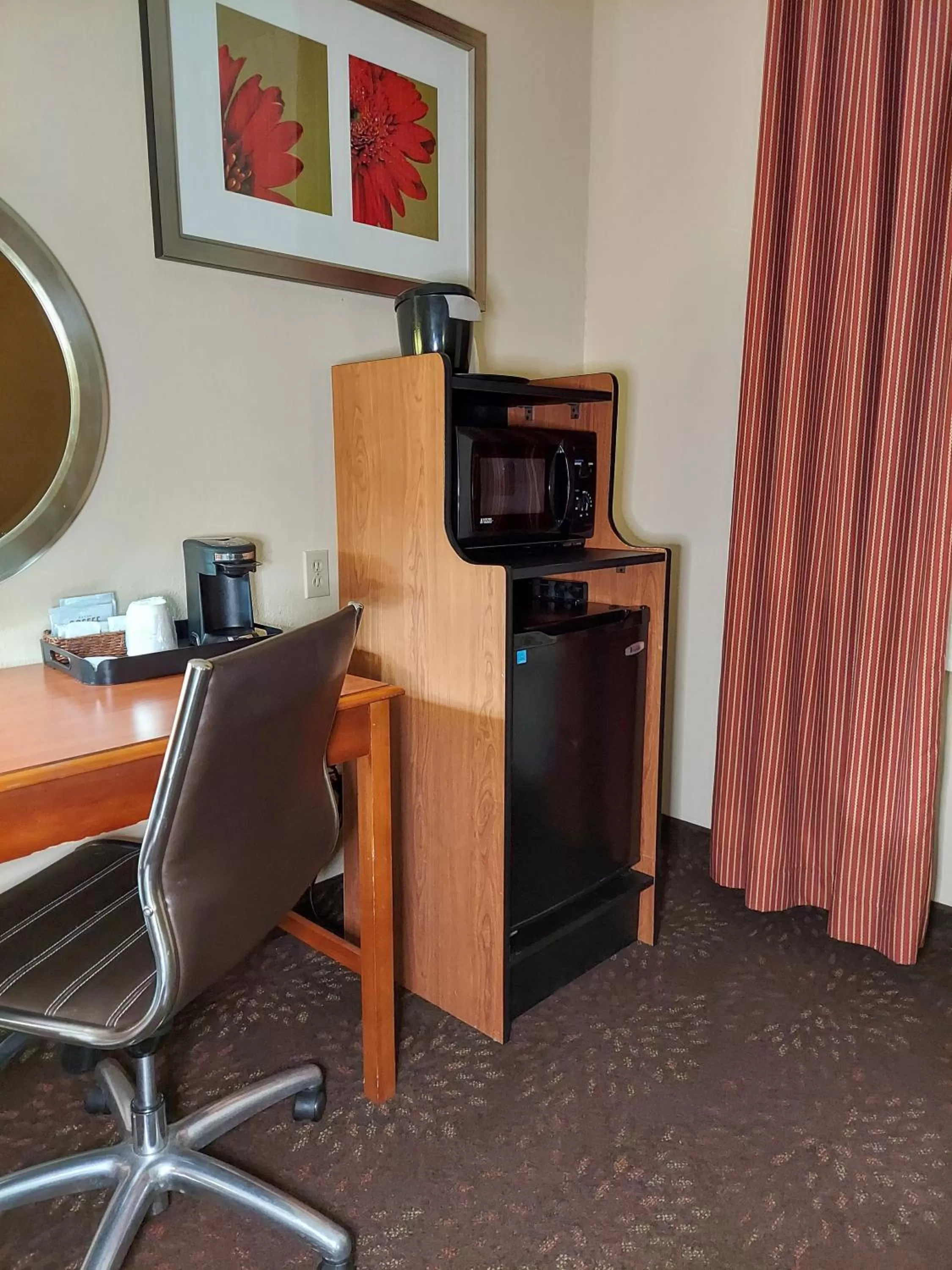 Deluxe King Room - Non-Smoking in Baymont by Wyndham Portage