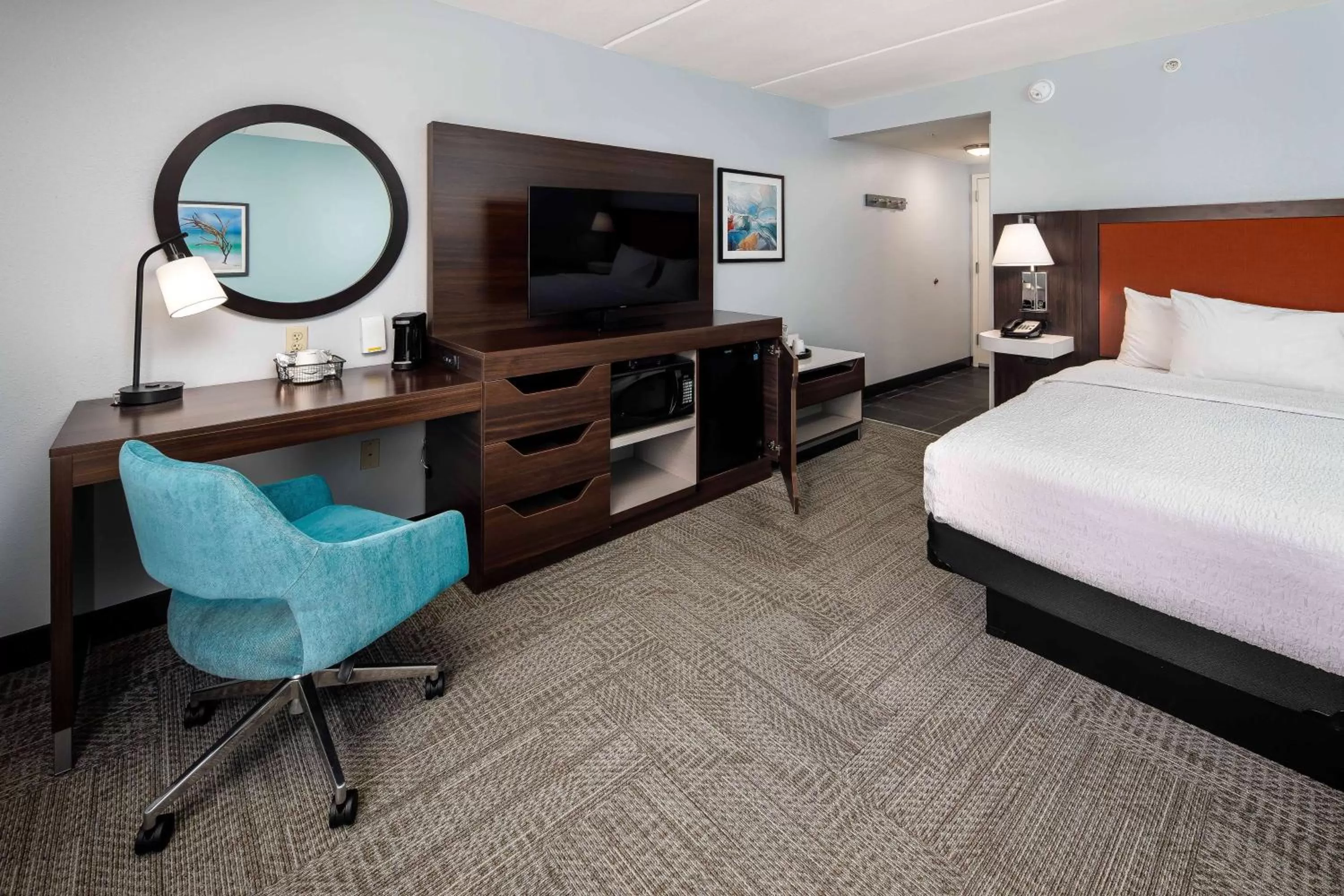 King Room with King Bed - Non-Smoking in Hampton Inn & Suites Navarre