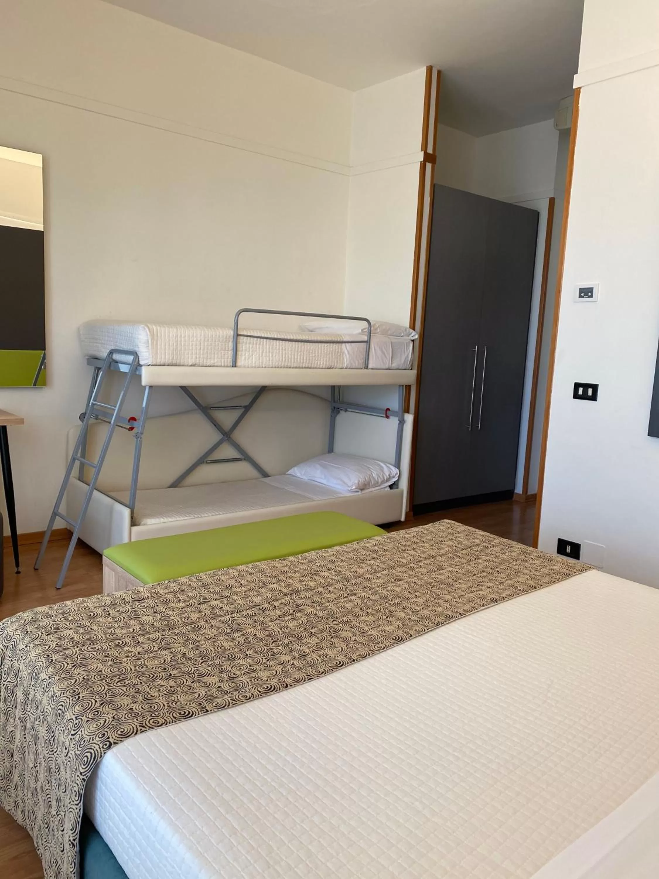 Quadruple Room with Sea View in Hotel St Gregory Park