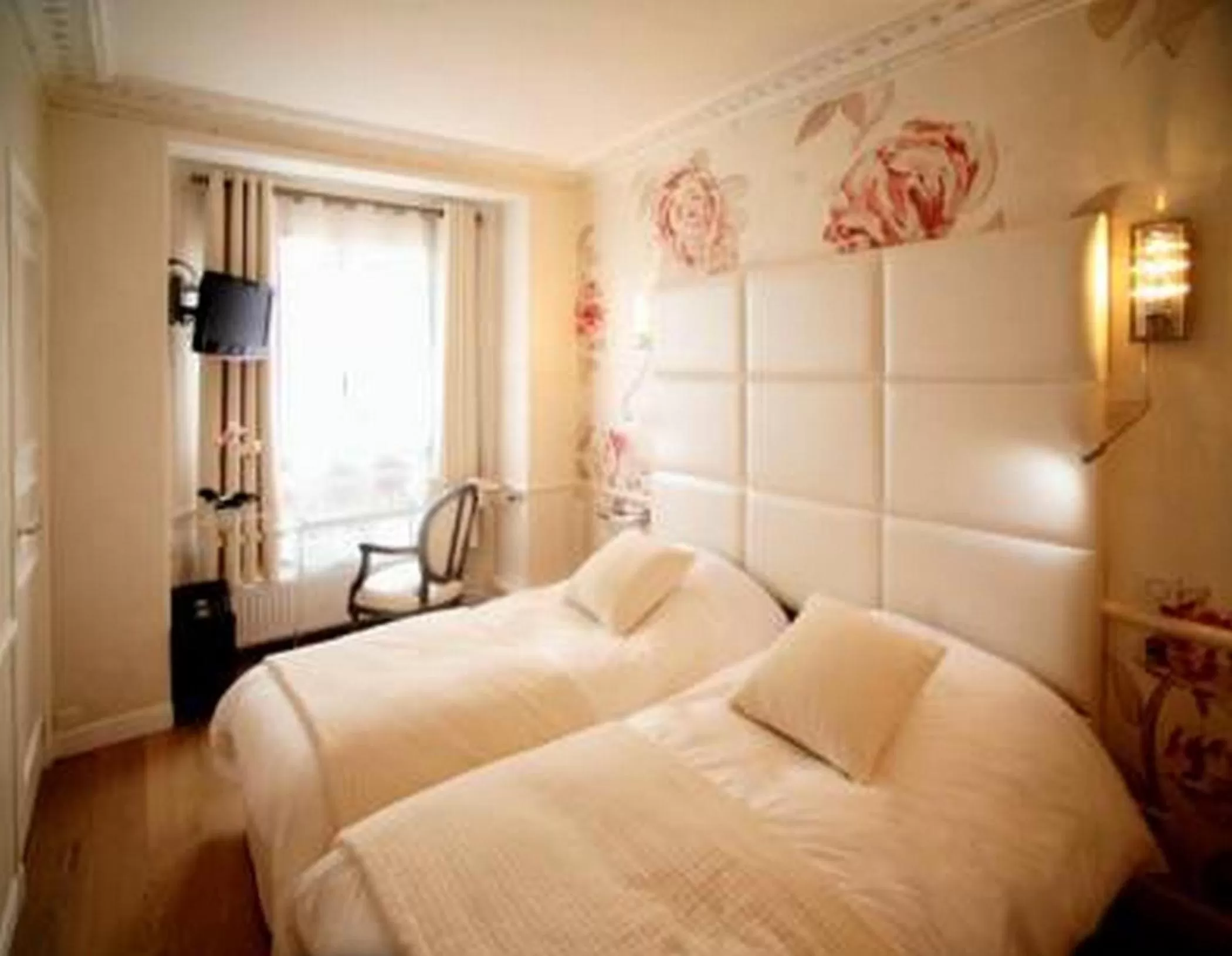 Classic Twin Room in Gavarni