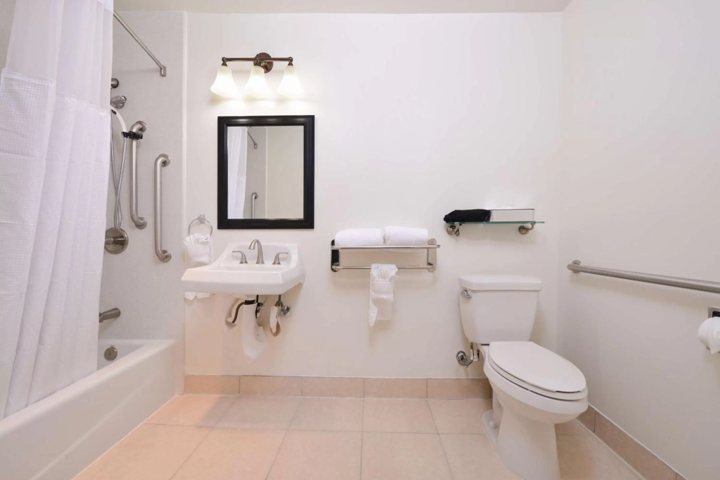 King Room with Bath Tub - Disability Access in Best Western Plus LA Mid-Town Hotel
