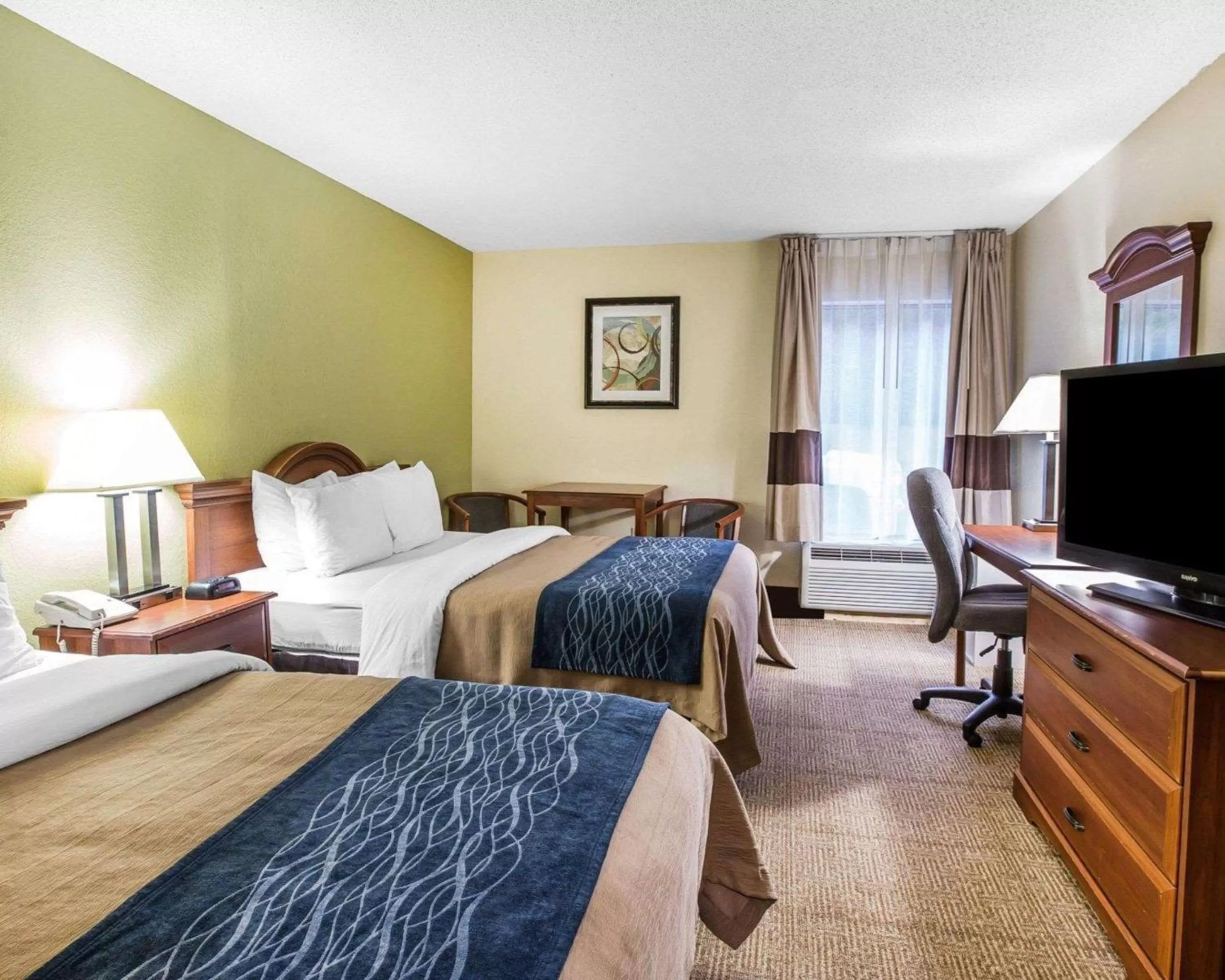 Queen Room with Two Queen Beds - Non-Smoking in Quality Inn Darien-North Brunswick