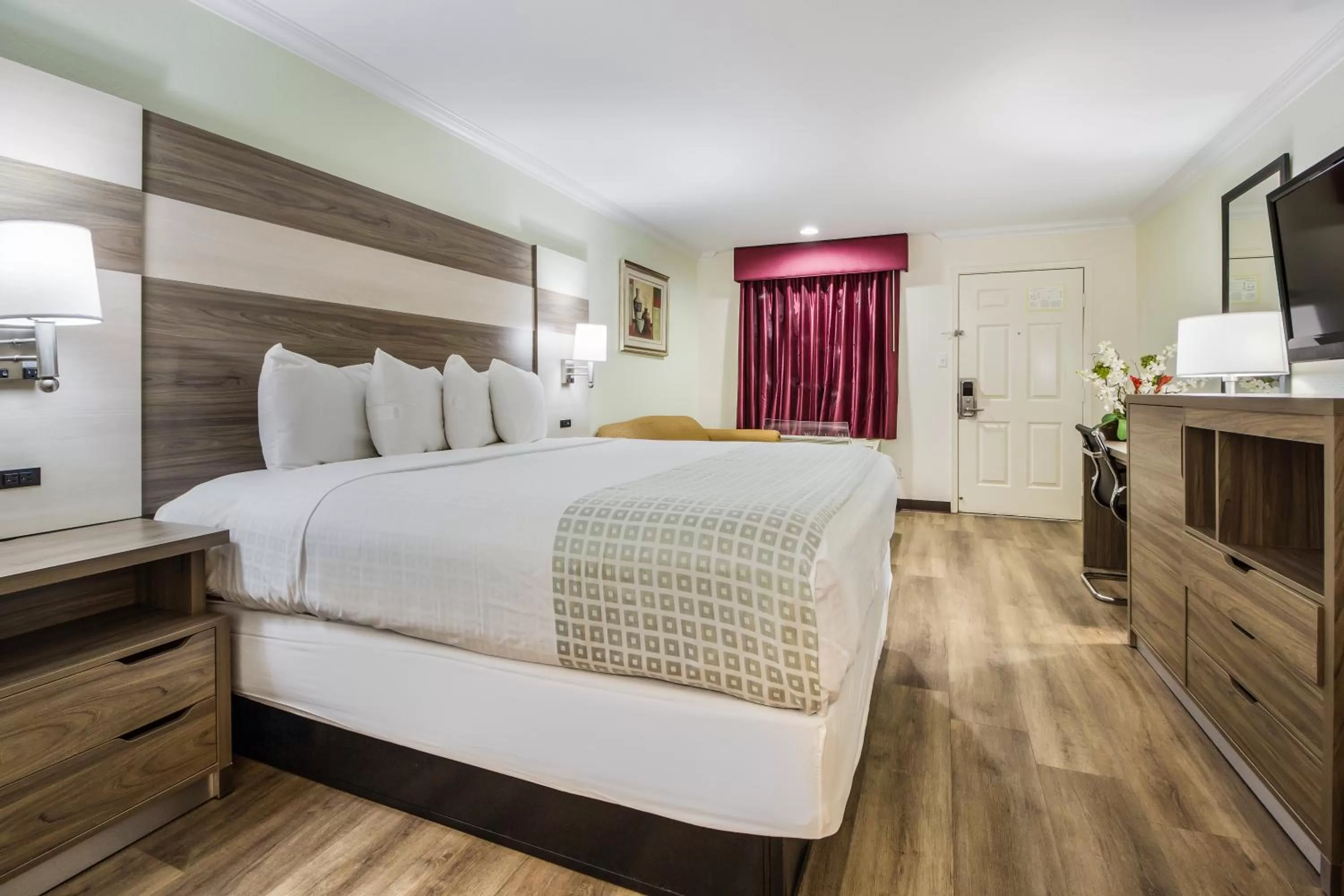 King Room - Disability Access in Americas Best Value Inn Columbus