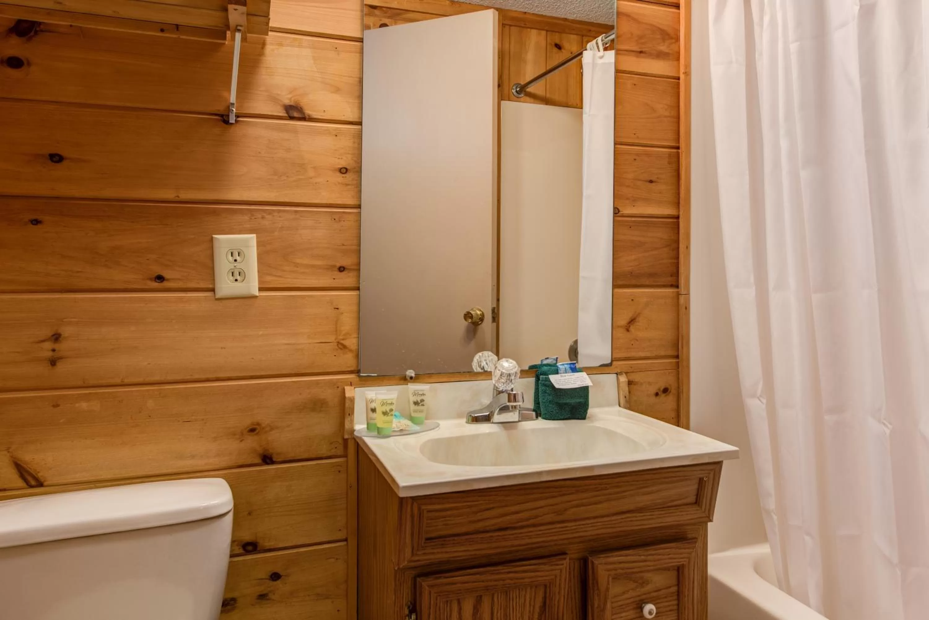 King Suite with Spa Bath in Green Valley Motel