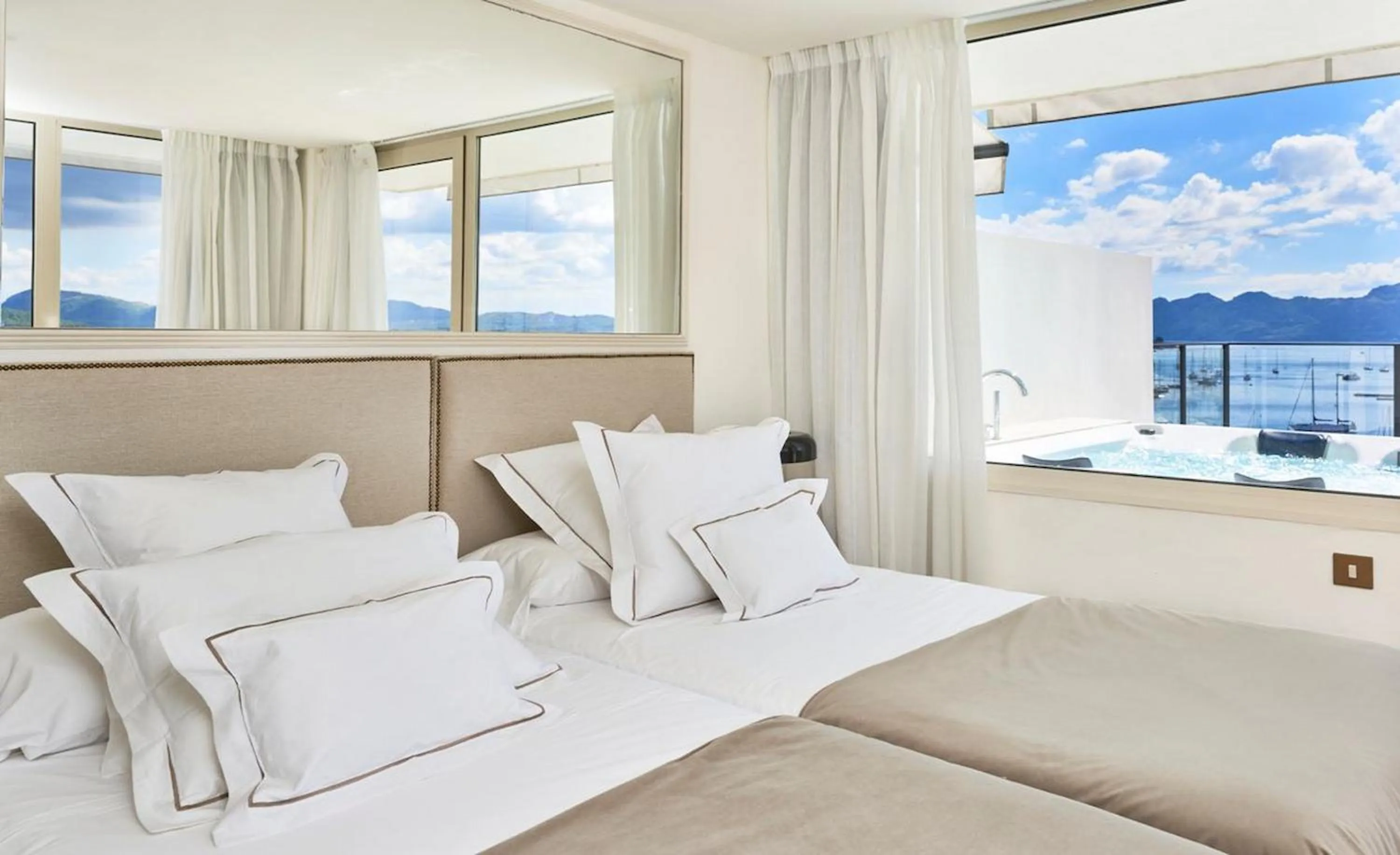 Penthouse with hot tub in Hoposa Daina- Adults Only