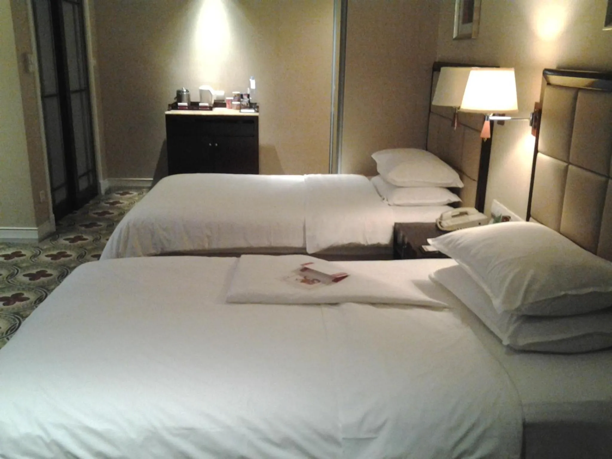 Deluxe Twin Room in Ramada Plaza Optics Valley Hotel Wuhan (Best of Ramada Worldwide)