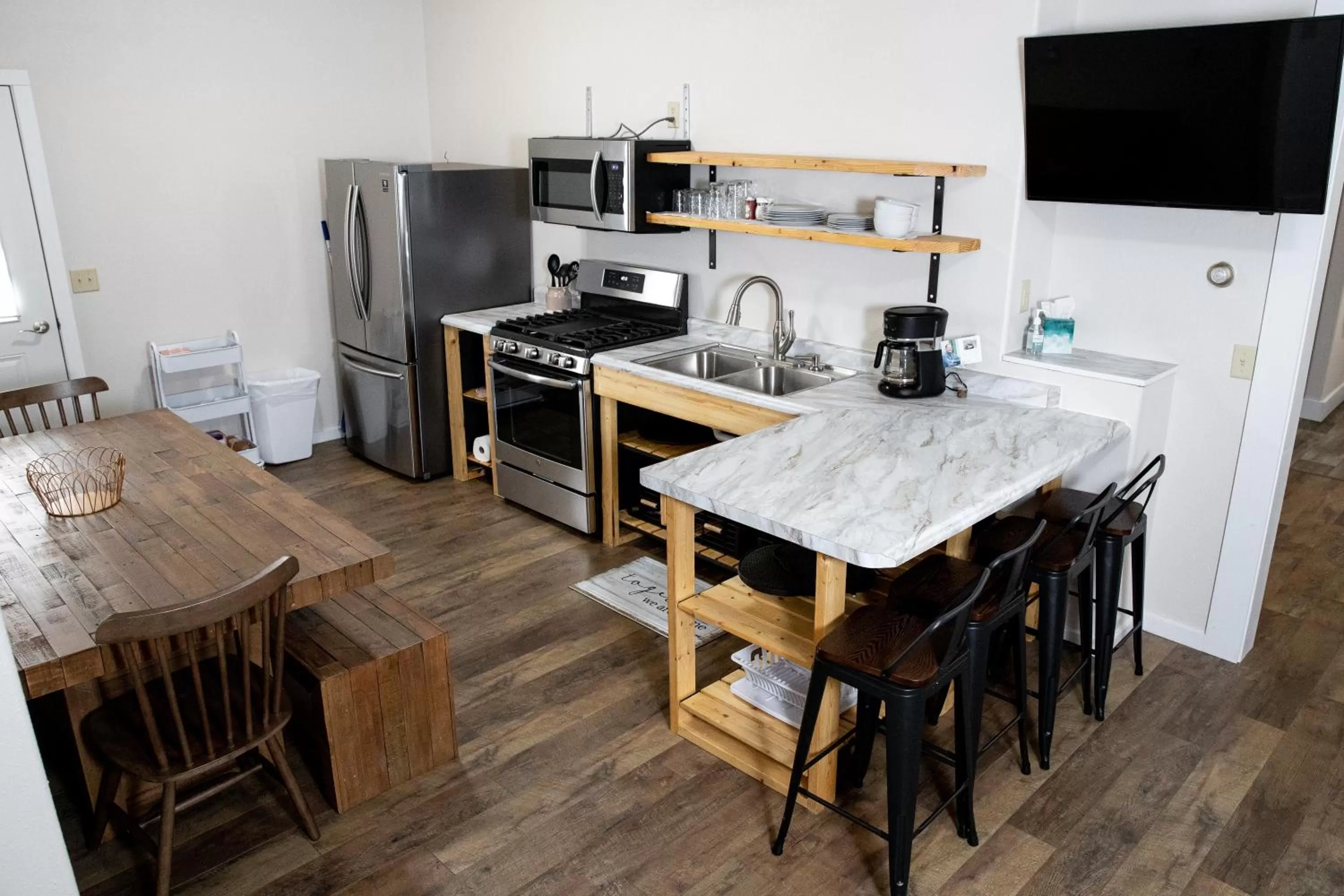 Family Bungalow in East Side Motel & Cabins