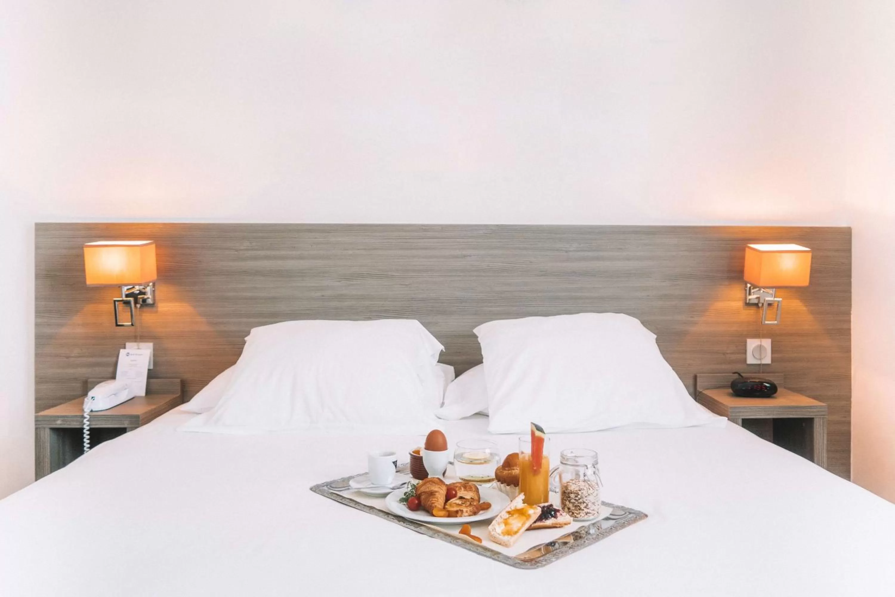 Comfort Queen Room in Best Western Hôtel des Thermes - Balaruc les Bains Sète