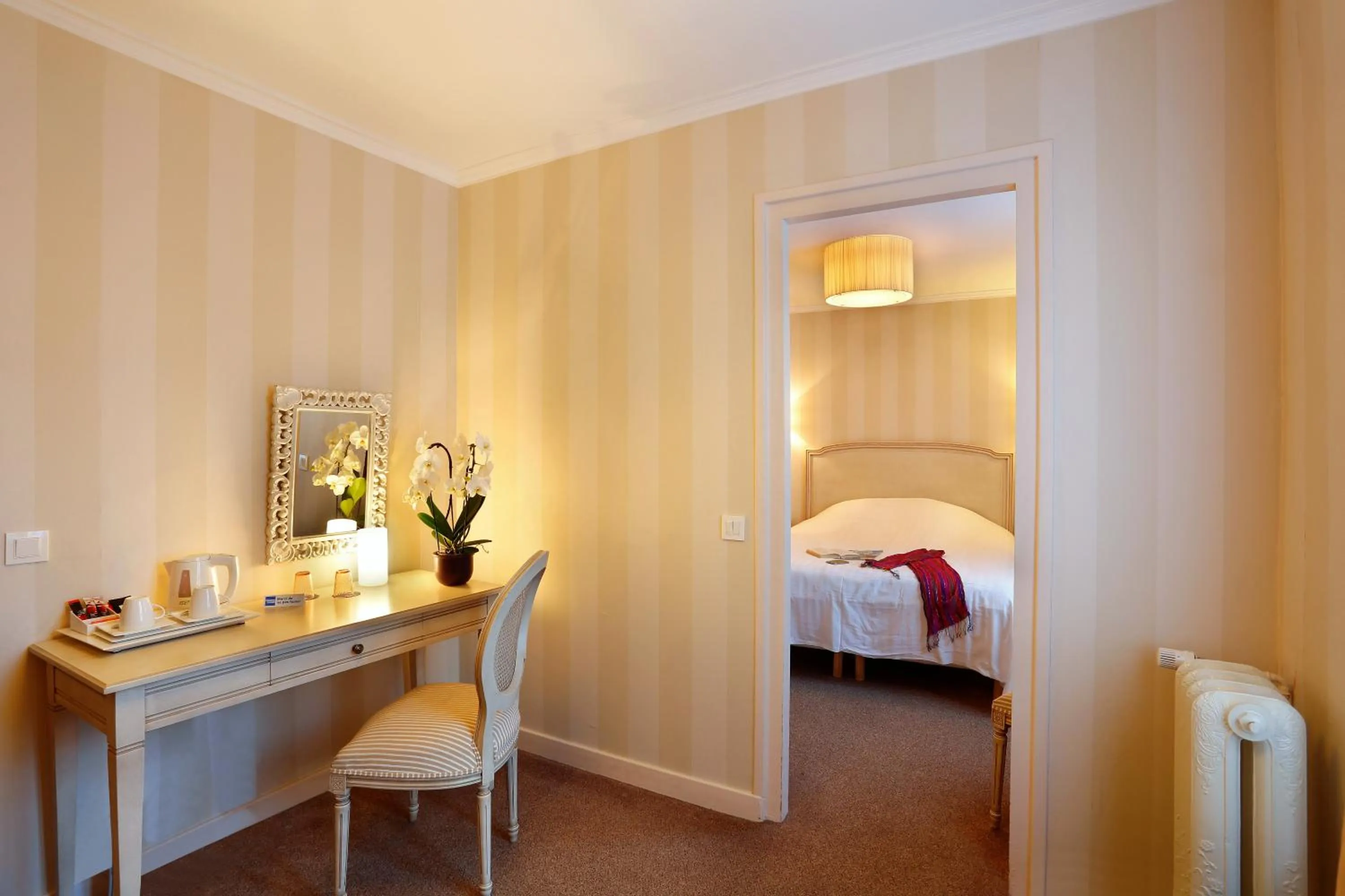 Junior Suite (3 Adults) in The Originals Boutique, Hostellerie des Trois Pigeons, Paray-le-Monial (Inter-Hotel)