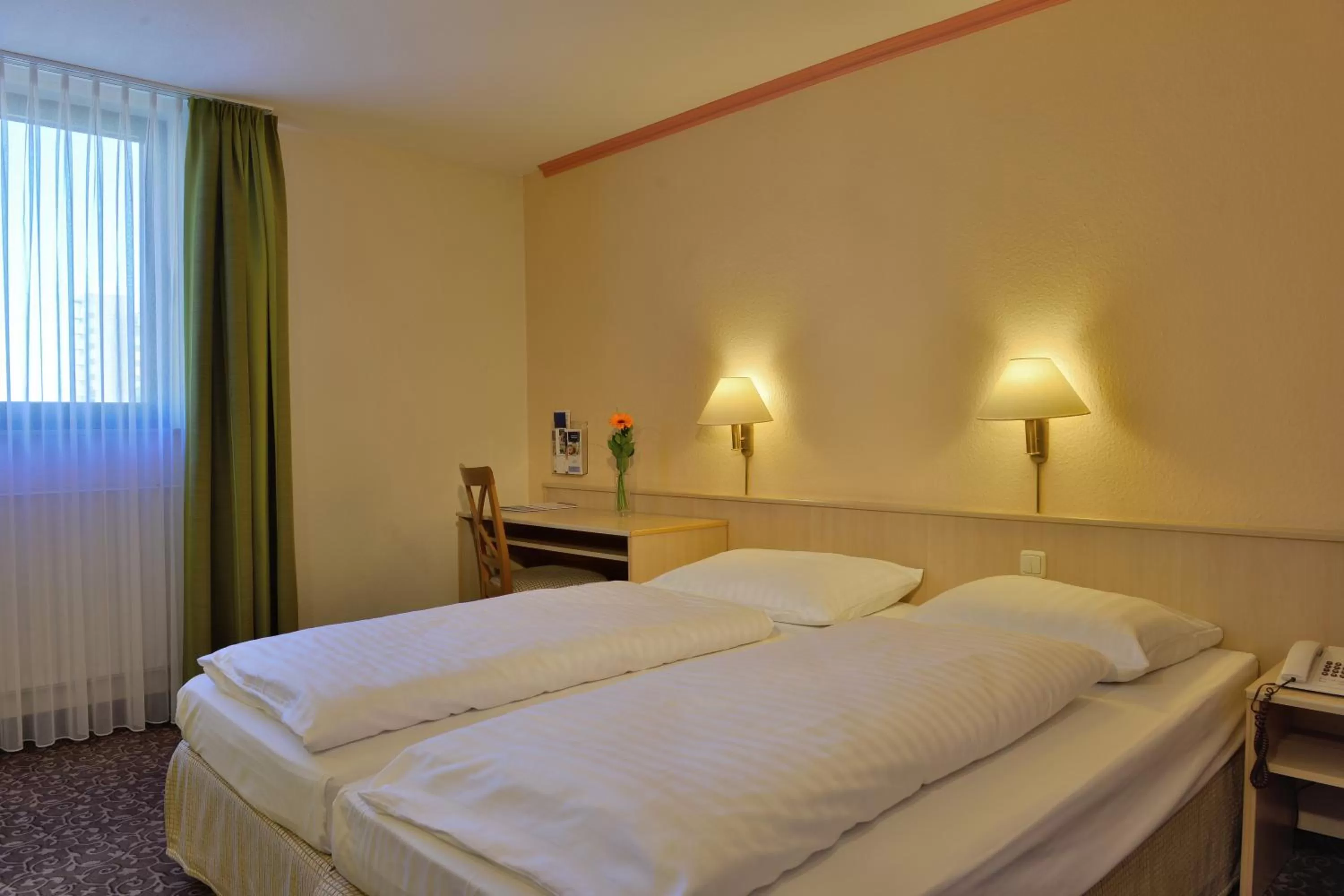 Standard Twin Room in PLAZA INN Leonberg