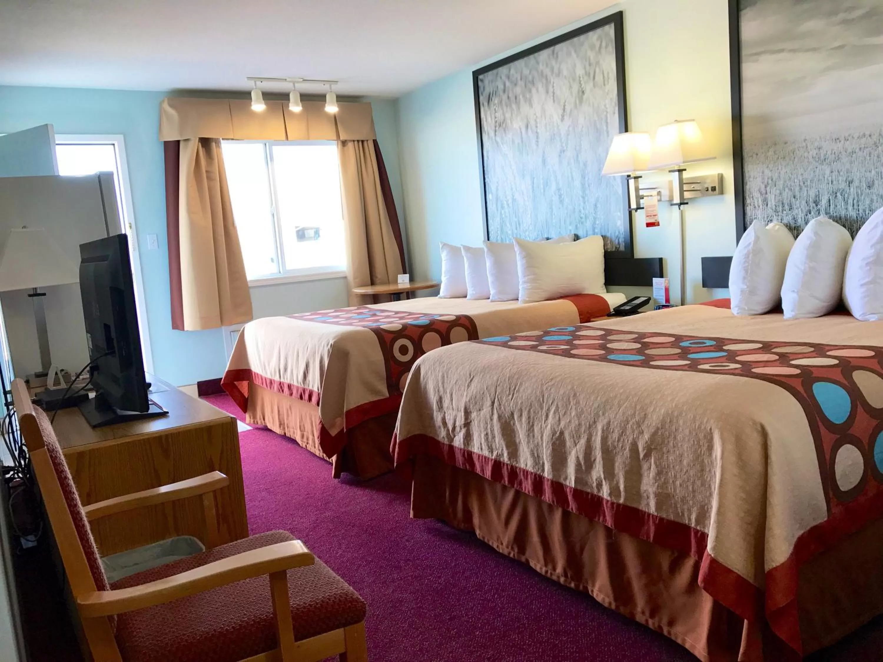 Queen Room with Exterior Entrance - Non-Smoking in Super 8 by Wyndham Kindersley