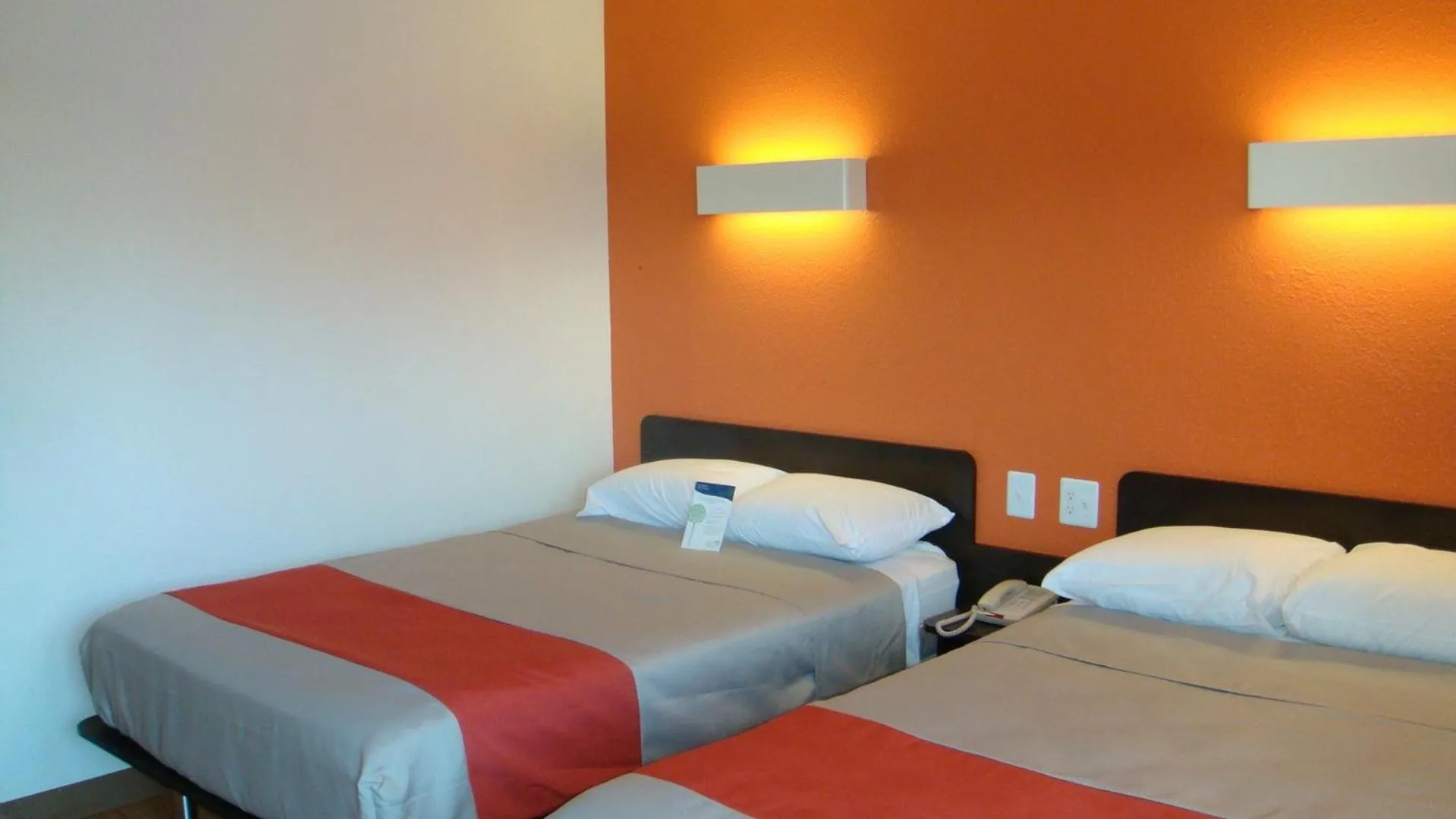 Quadruple Room - Non-Smoking in Motel 6-Oroville, CA