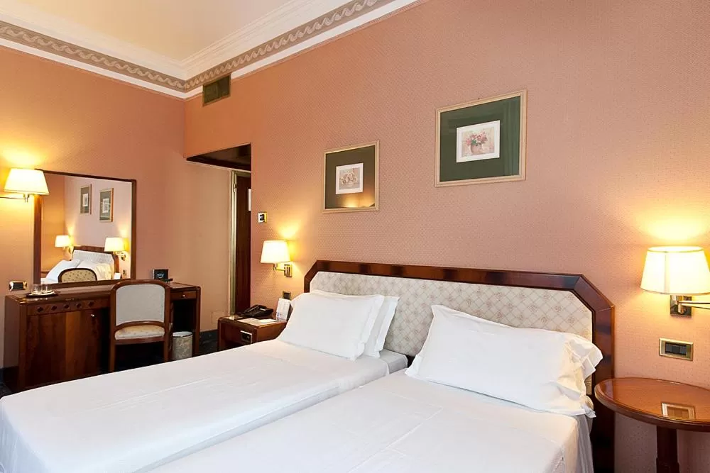 Twin Room in Hotel Bristol