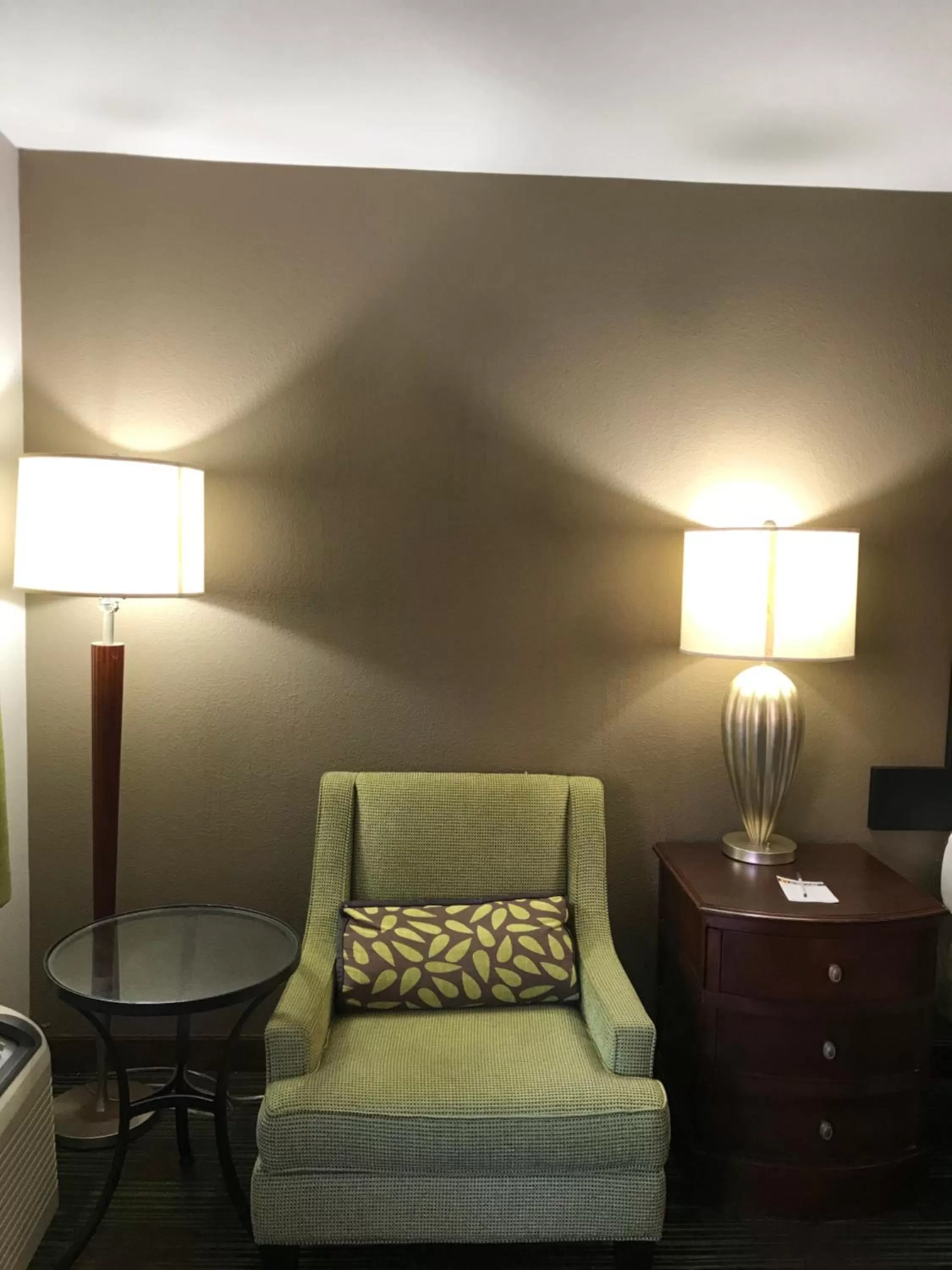 King Suite - Non-Smoking in Super 8 by Wyndham Oxford