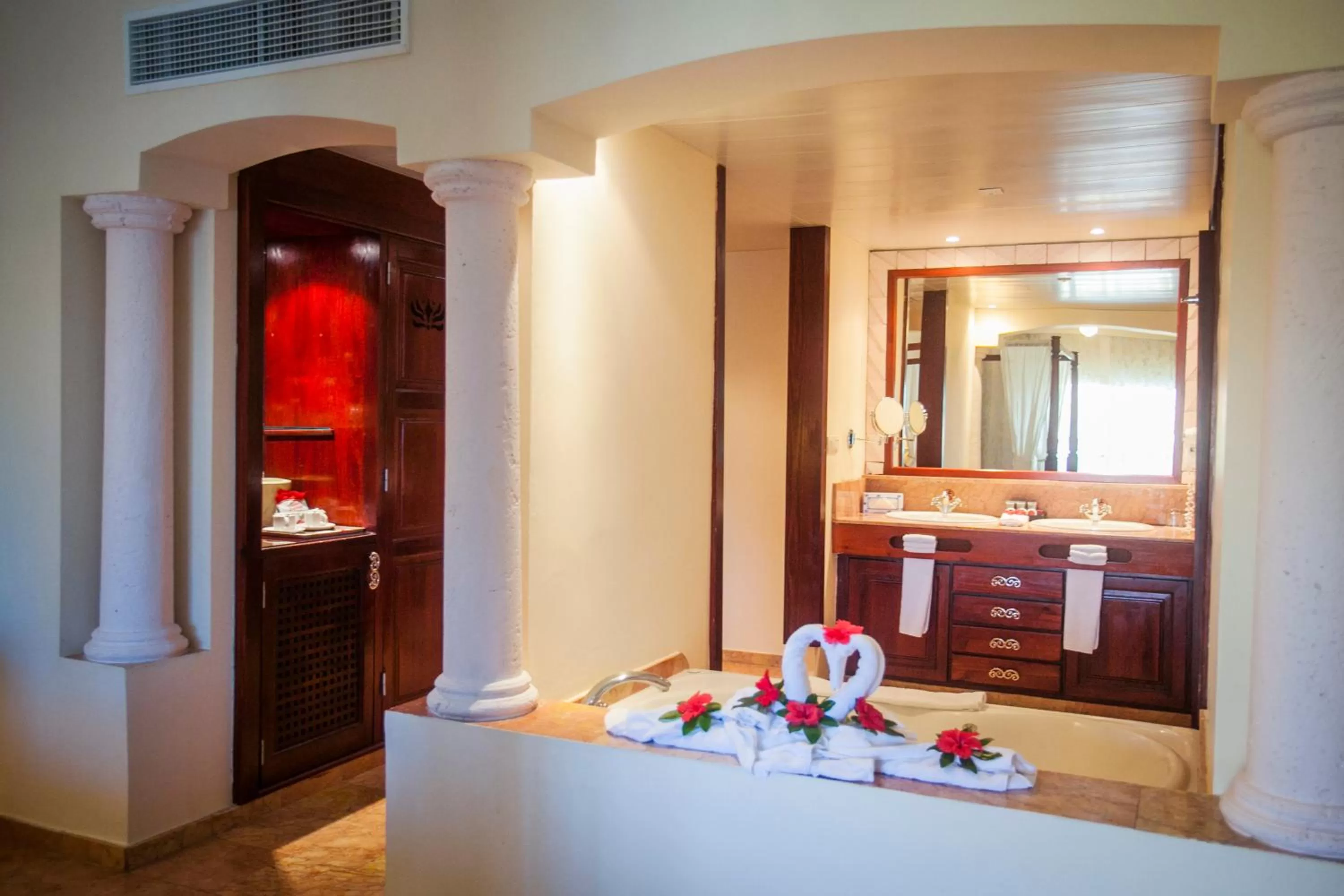 One-Bedroom Suite with Jacuzzi - single occupancy - Free WiFi in Majestic Colonial Punta Cana - All Inclusive