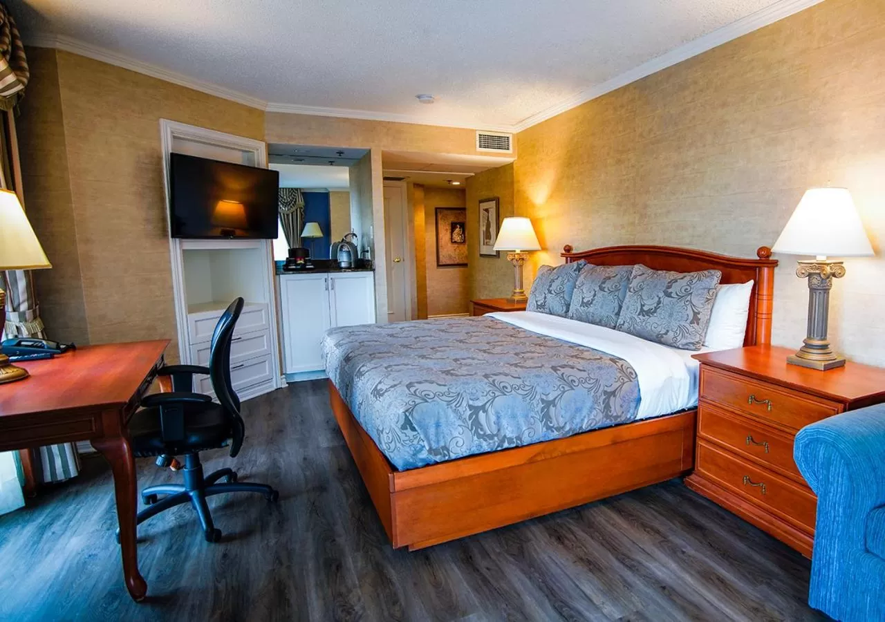 Signature Room, 1 King Bed and Sofa-Bed in Hôtel Palace Royal Centre-Ville Québec par JARO