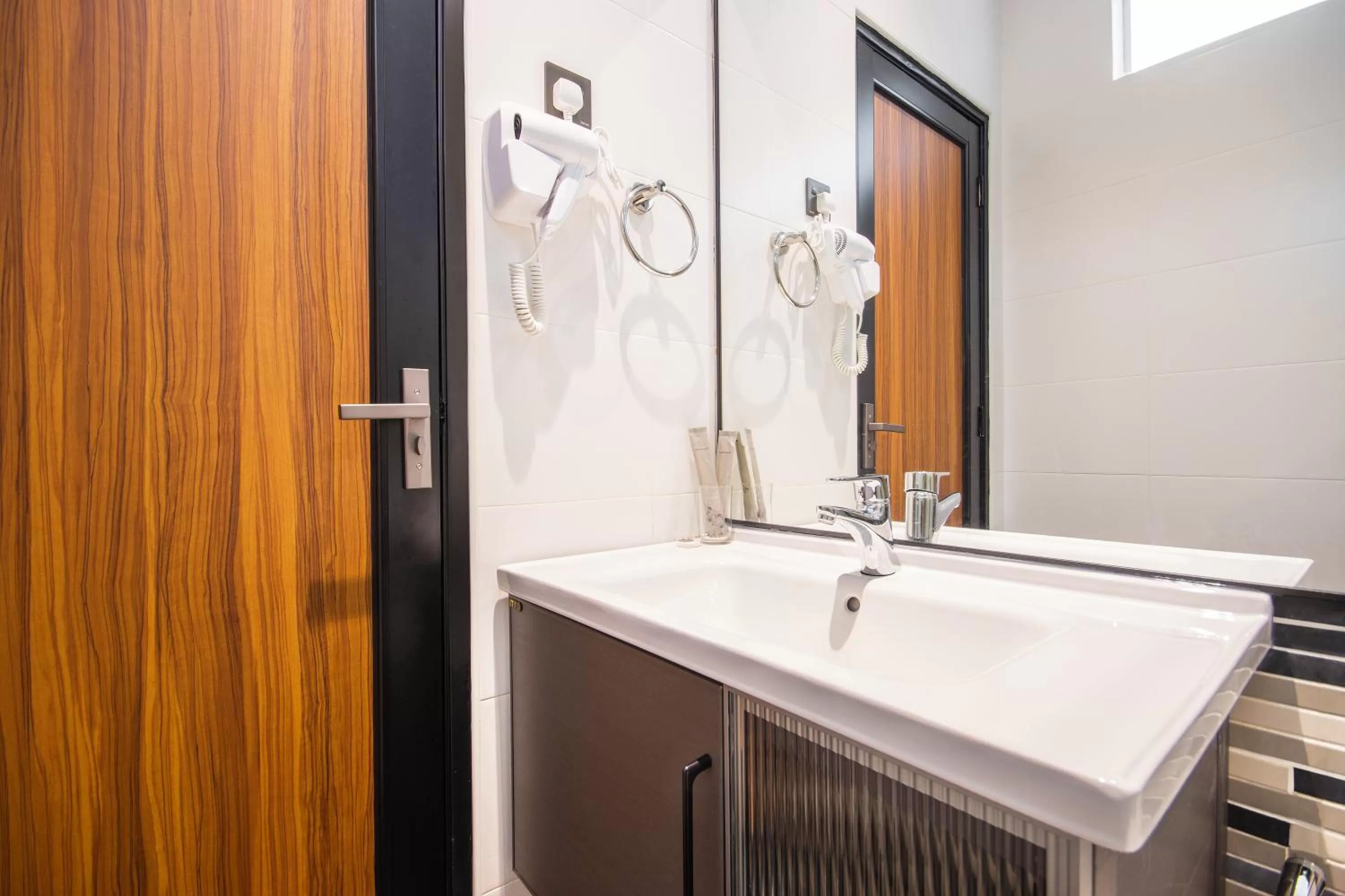 Superior Queen Room in Flemington Hotel