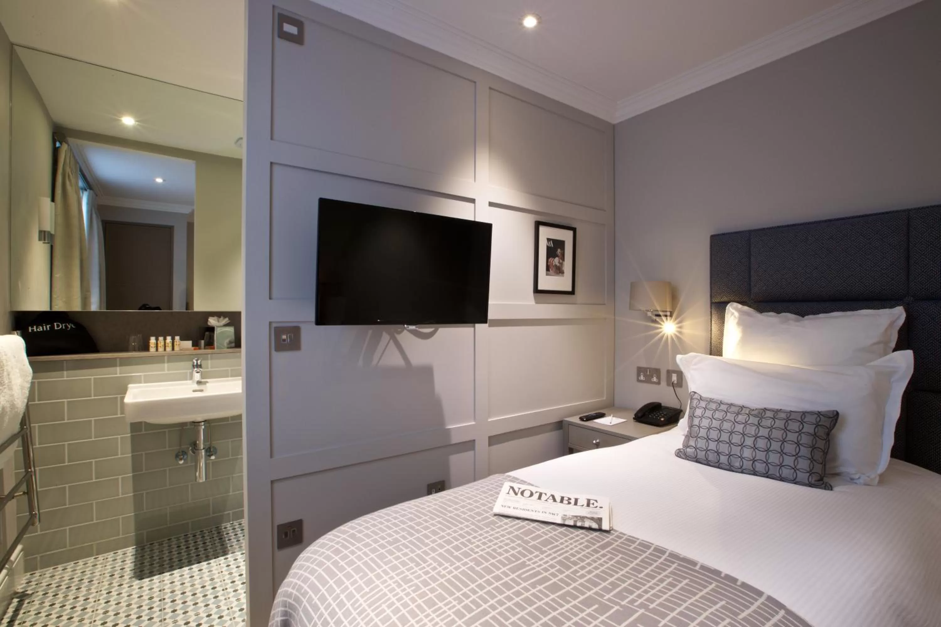 Single Room in 54 Queen's Gate Hotel