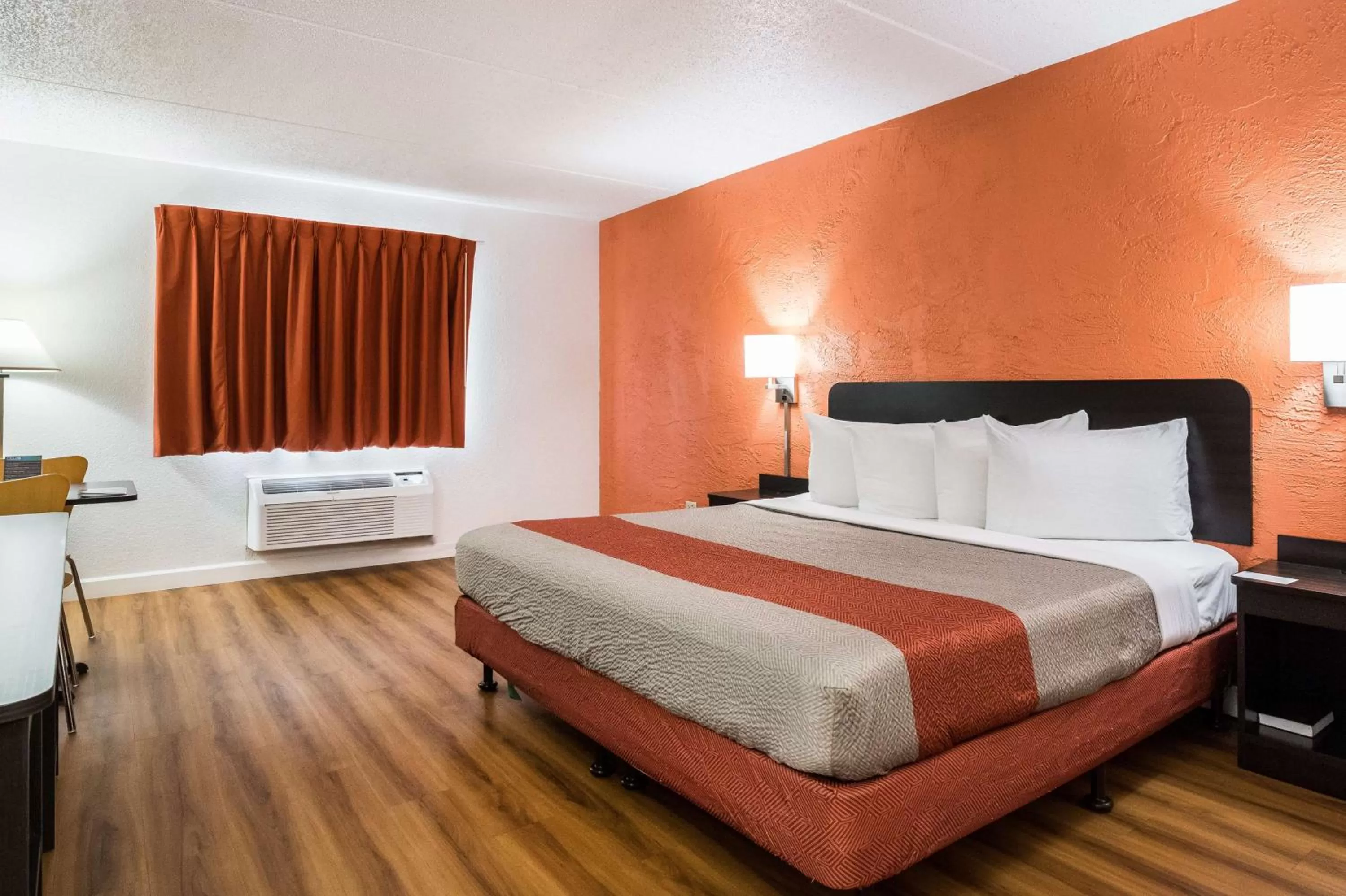 Queen Room - Non-Smoking in Motel 6-Prospect Heights, IL