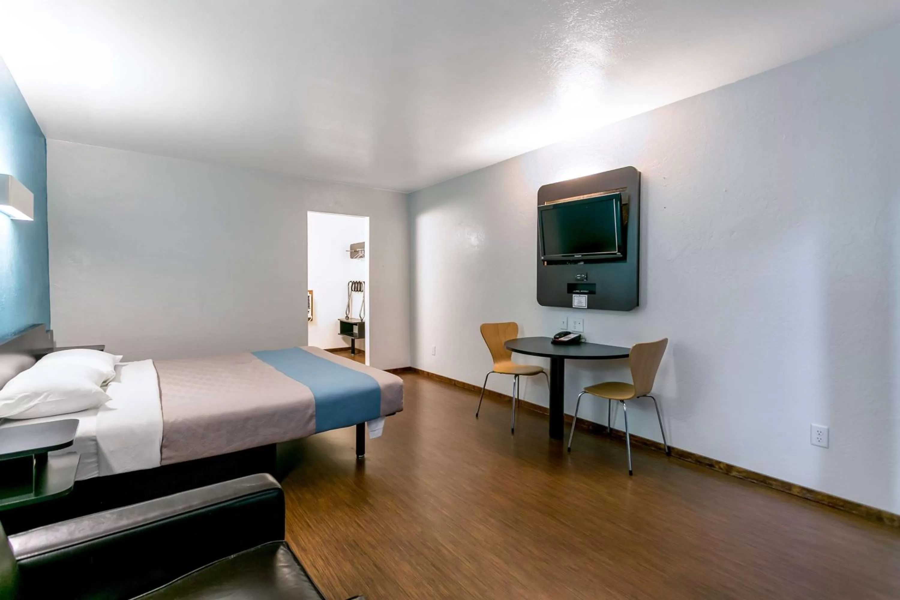 King Room - Non-Smoking in Motel 6 University Missoula