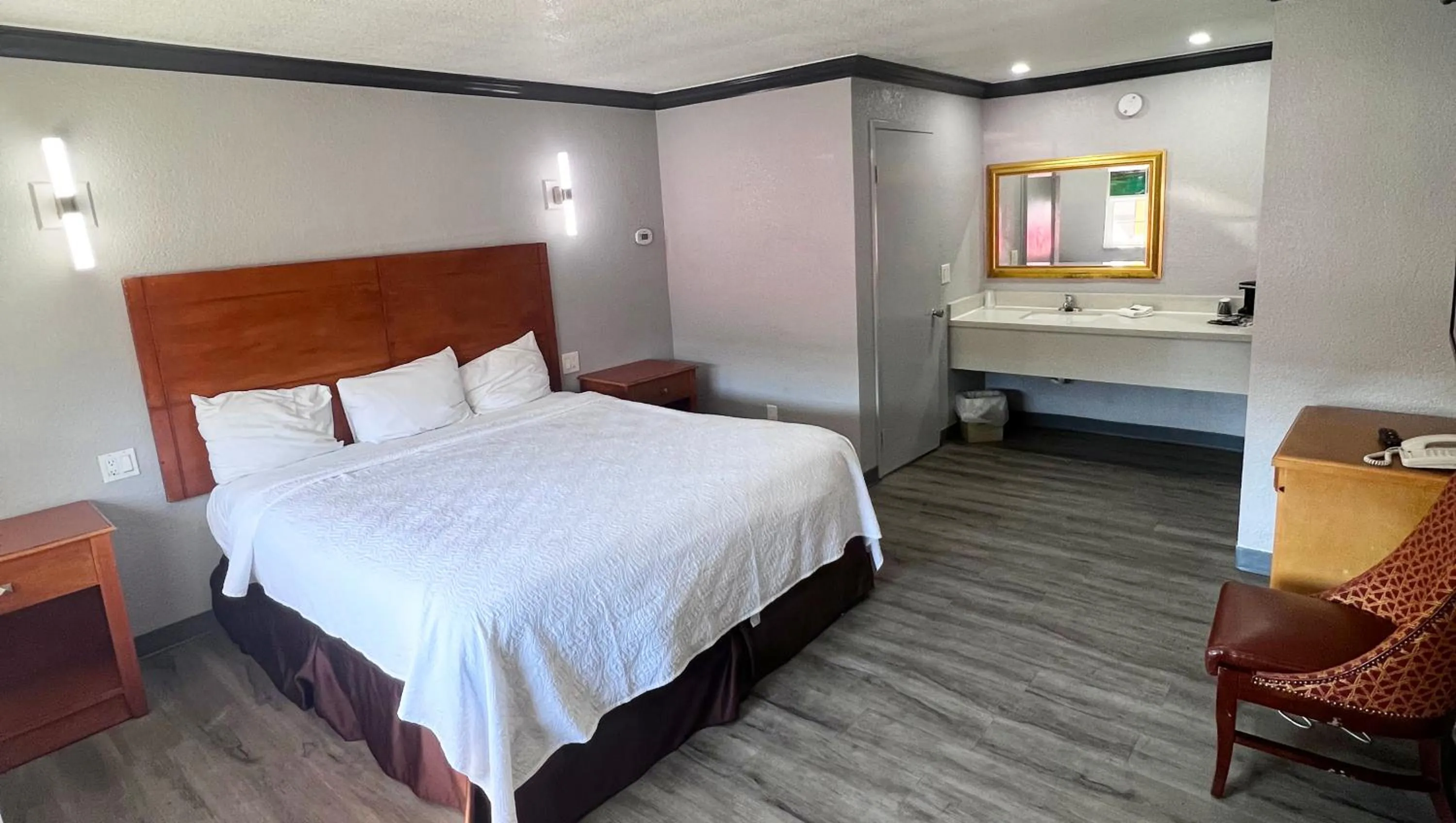 King Room in Anchorage Inn Lakeport