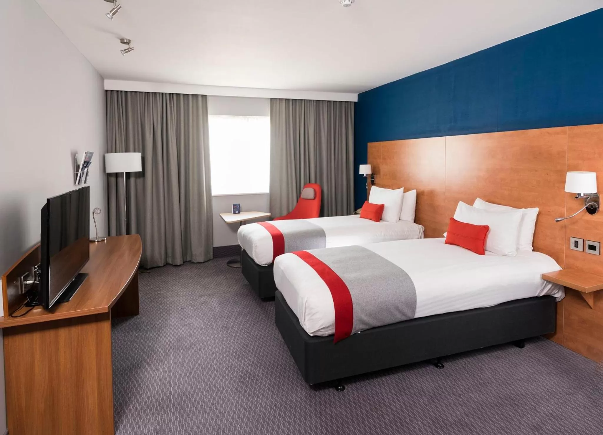 Standard Room with Free Hot Breakfast in Holiday Inn Express Birmingham Star City by IHG