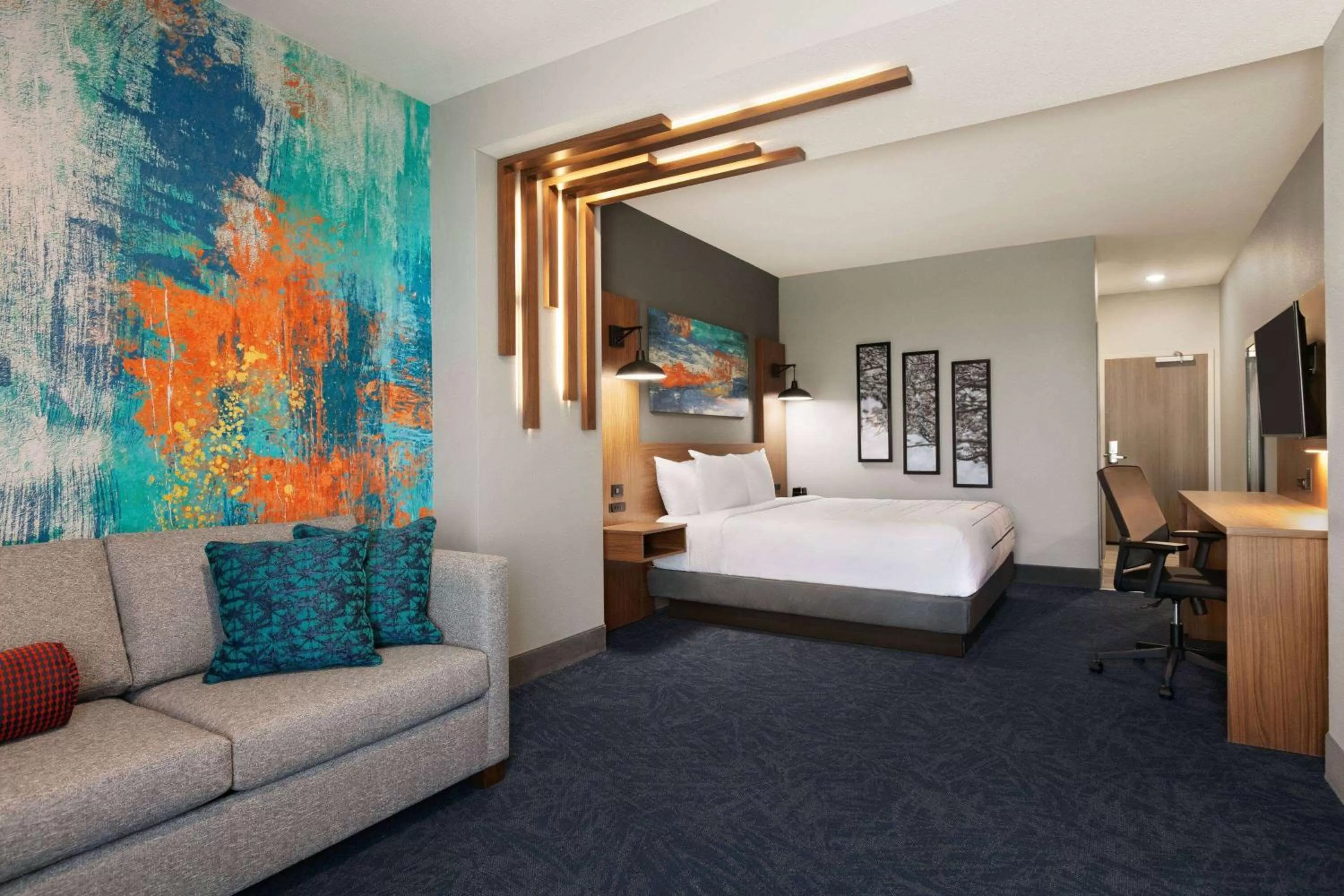 Deluxe King Room - Non-Smoking in La Quinta Inn & Suites by Wyndham College Station North