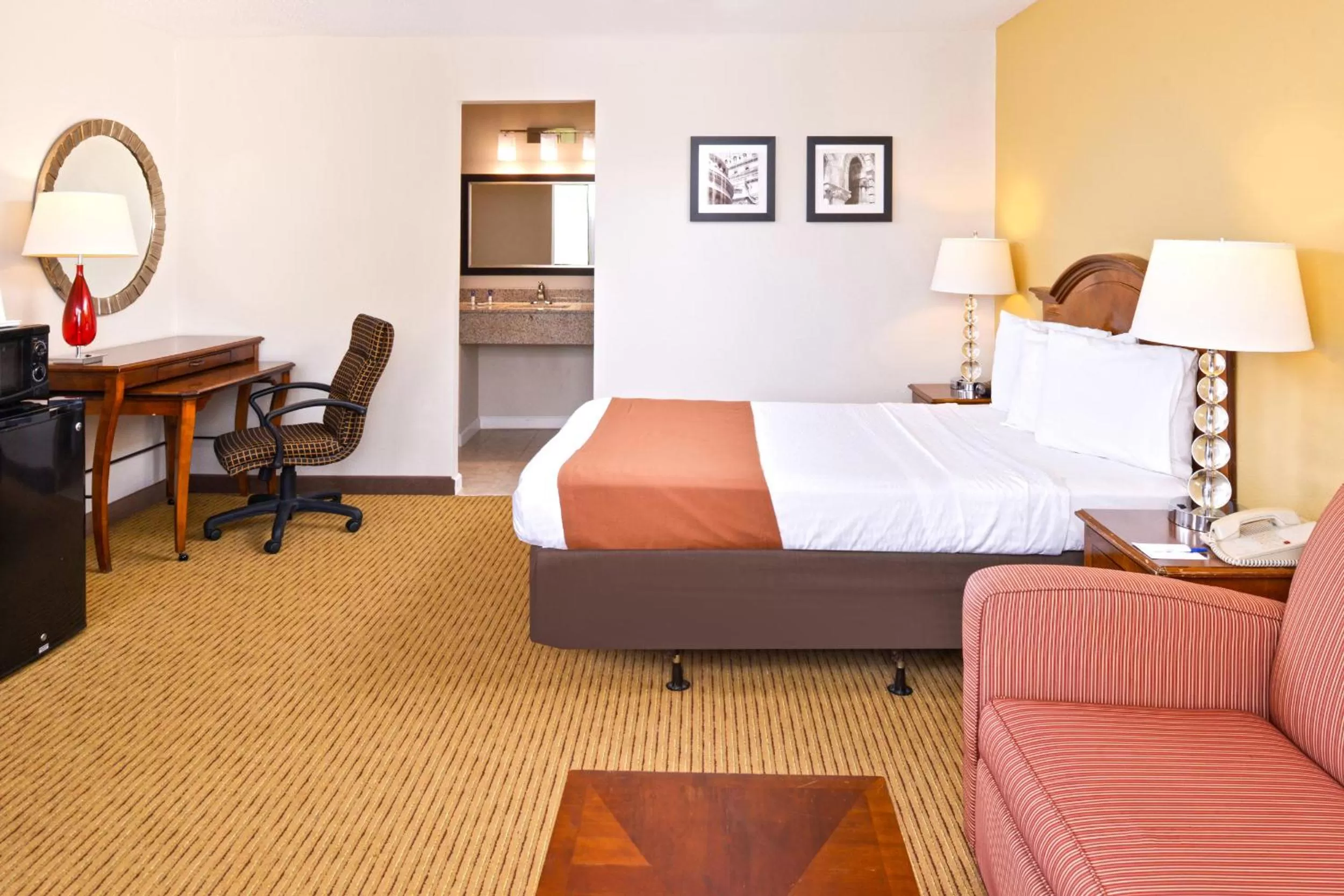 Deluxe Room with One Double Bed - Non-Smoking in Americas Best Value Inn Plattsburgh