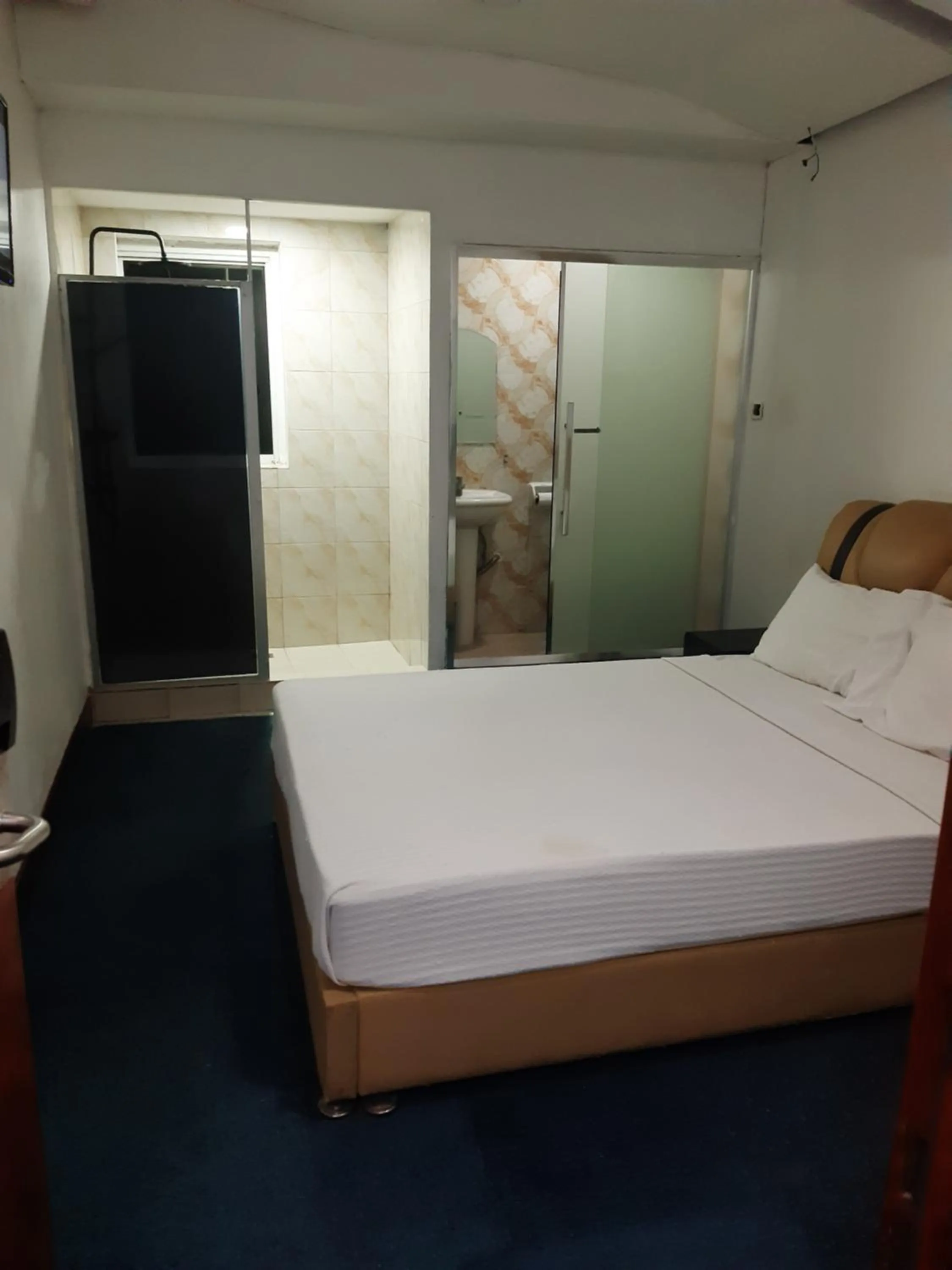 Standard Queen Room in 999 Hotel