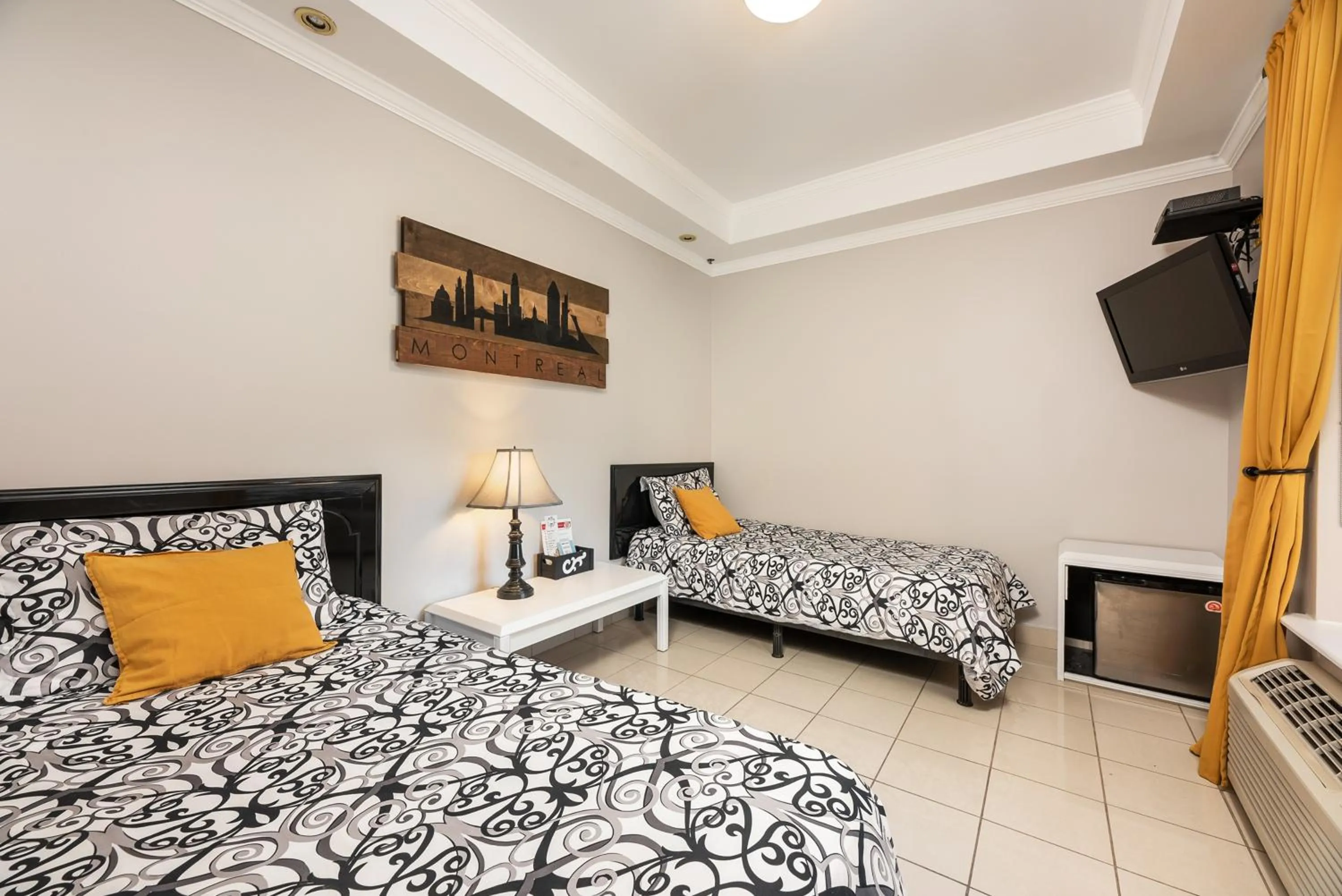 Standard Double Room in Samesun Montreal Hotel & Hostel