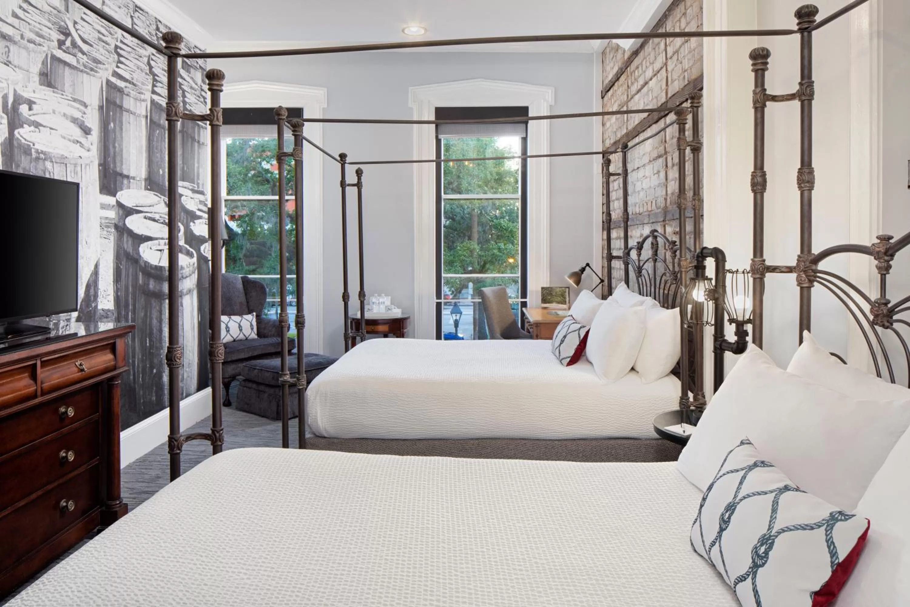 Queen Room with Two Queen Beds - Riverview in River Street Inn