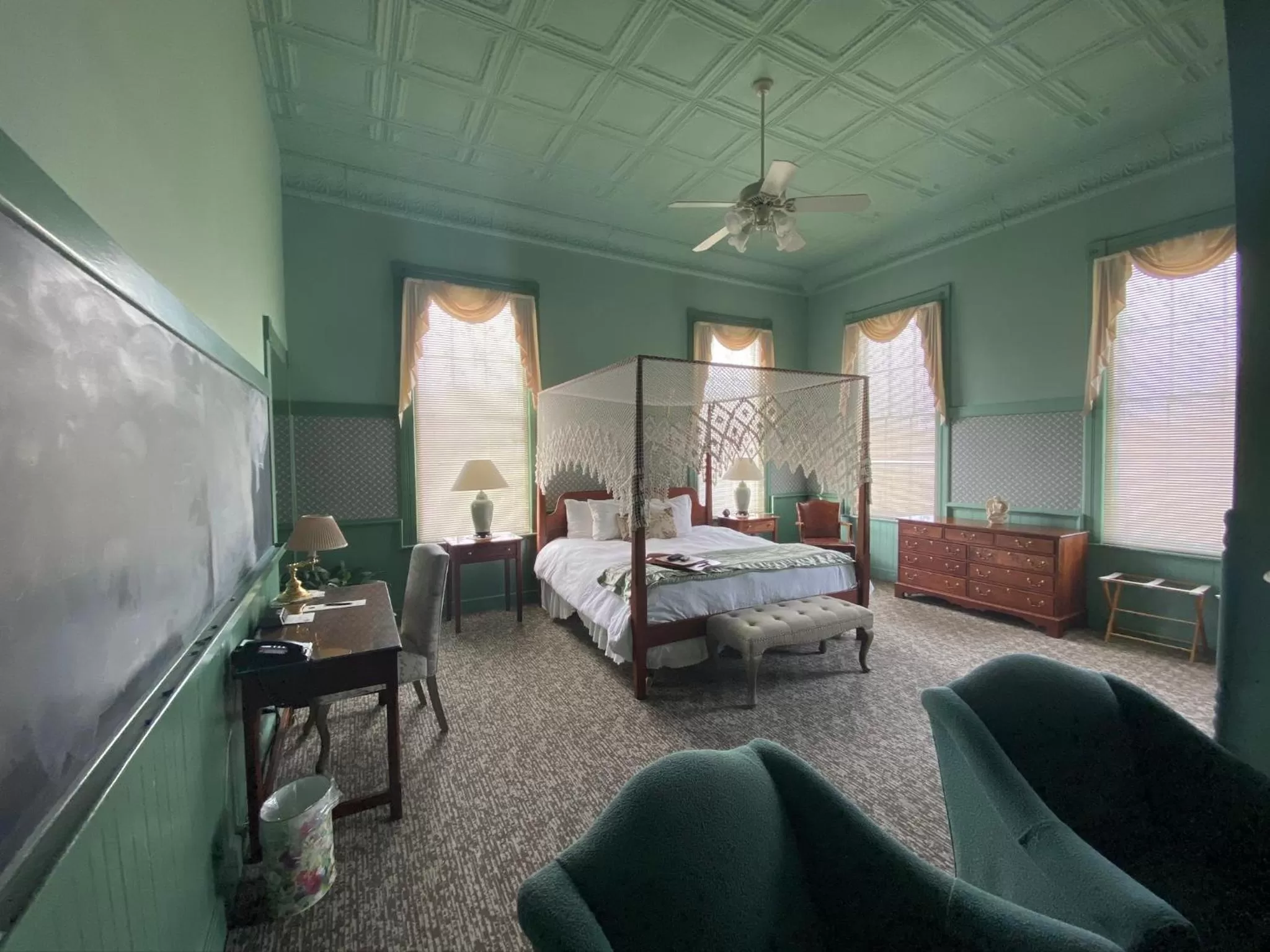 Bed in Chambery Inn